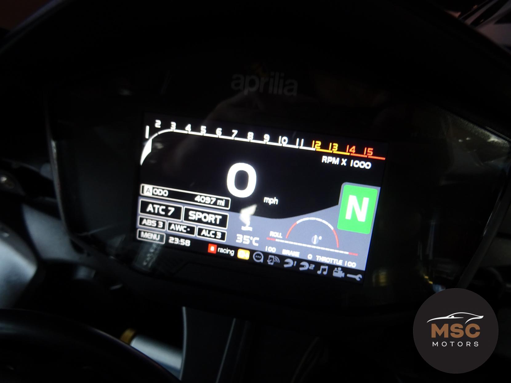 Aprilia RSV4 1000 RF APRC (AQS) Super Sports Petrol Manual (201 bhp)