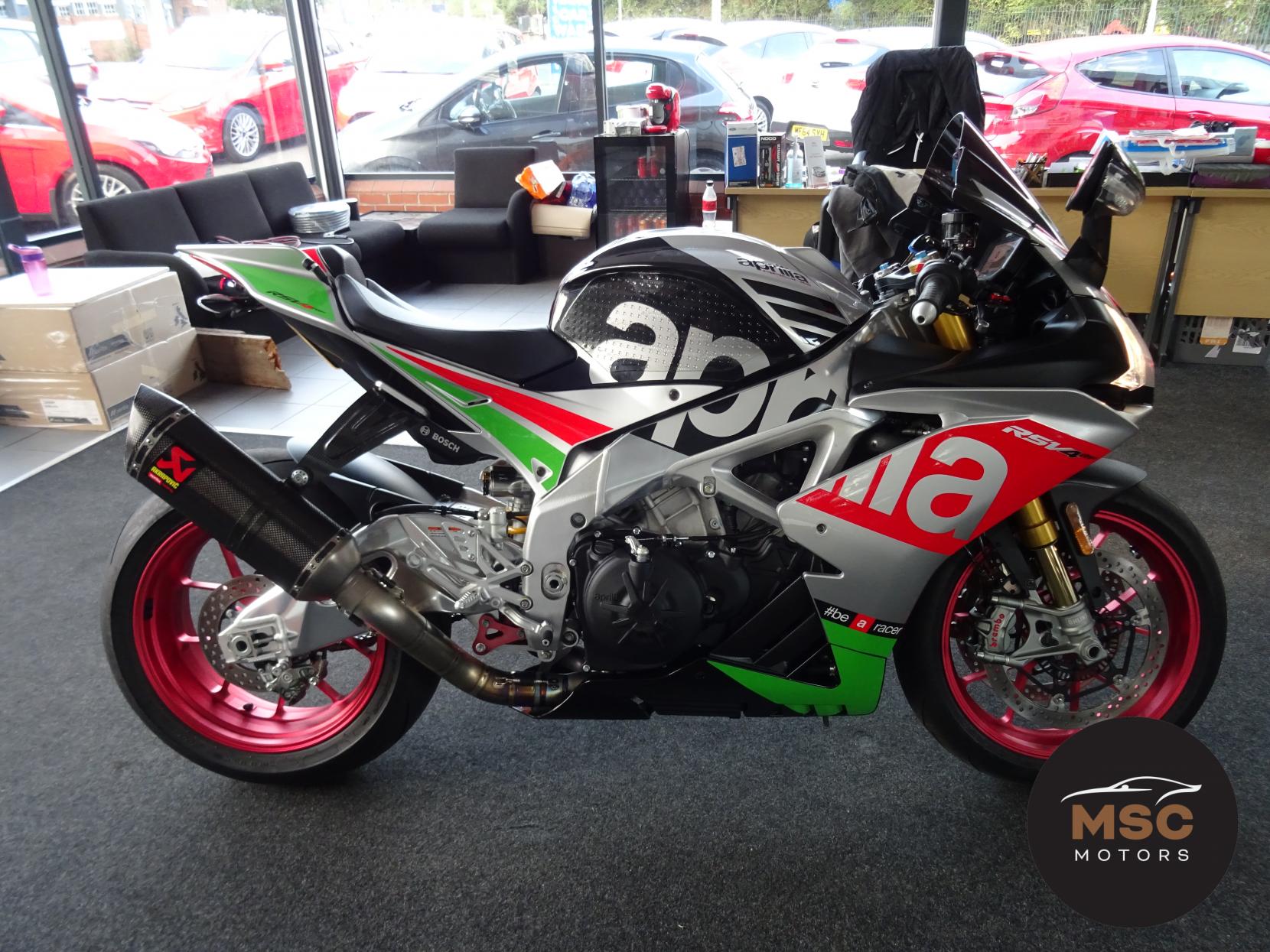 Aprilia RSV4 1000 RF APRC (AQS) Super Sports Petrol Manual (201 bhp)