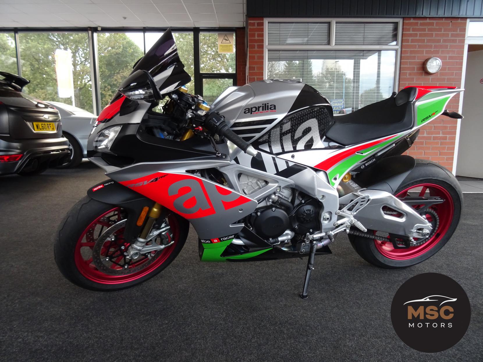 Aprilia RSV4 1000 RF APRC (AQS) Super Sports Petrol Manual (201 bhp)