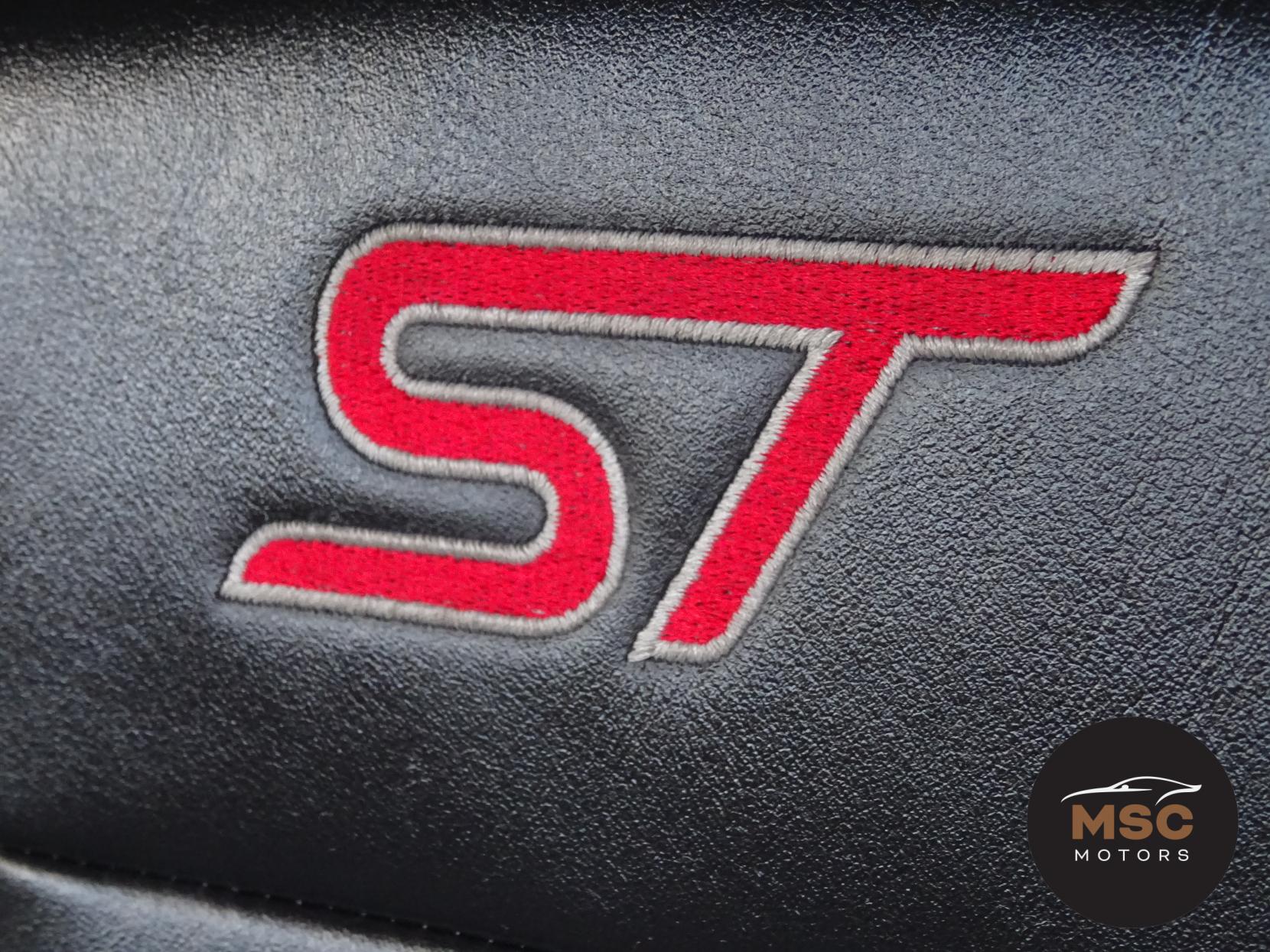 Ford Focus 2.0T EcoBoost ST-3 Estate 5dr Petrol Manual Euro 6 (s/s) (250 ps)