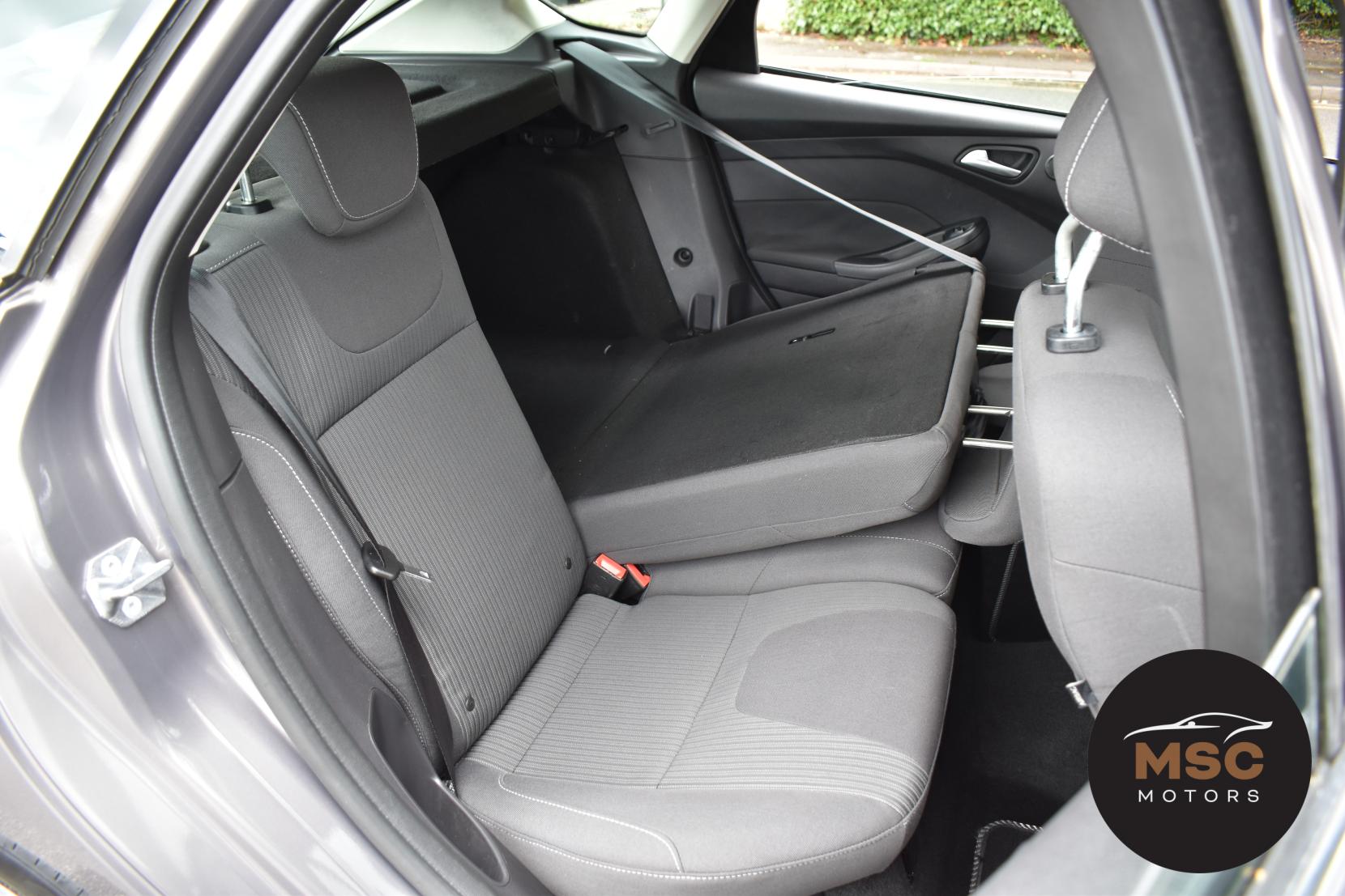 Ford Focus 2.0 TDCi Titanium Hatchback 5dr Diesel Powershift Euro 5 (140 ps)