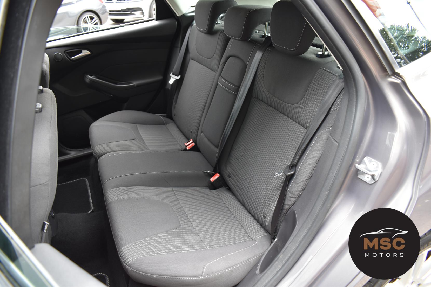 Ford Focus 2.0 TDCi Titanium Hatchback 5dr Diesel Powershift Euro 5 (140 ps)