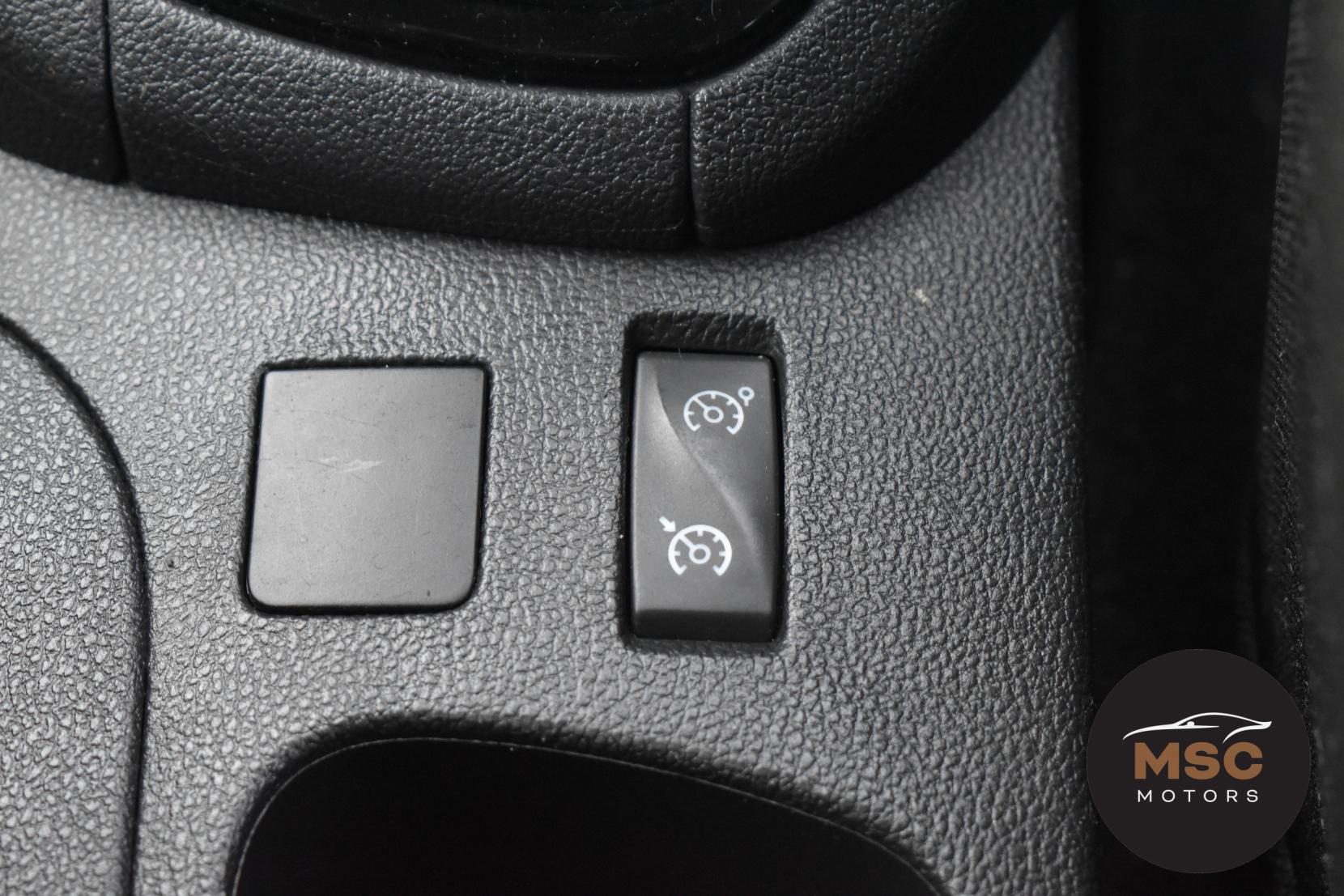 Renault Clio 1.2 16V Dynamique Nav Hatchback 5dr Petrol Manual Euro 6 (75 ps)