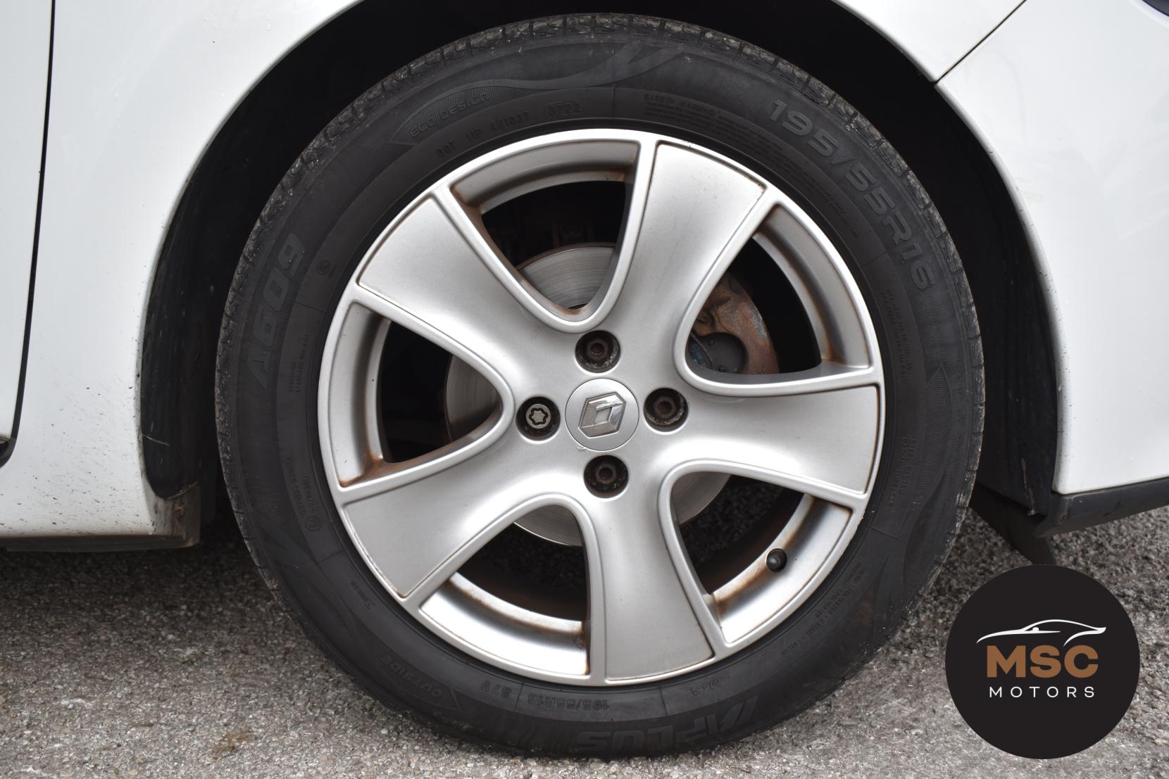 Renault Clio 1.2 16V Dynamique Nav Hatchback 5dr Petrol Manual Euro 6 (75 ps)