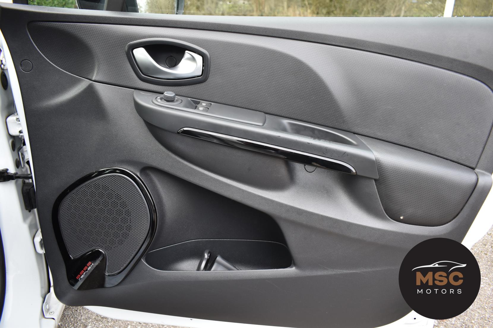 Renault Clio 1.2 16V Dynamique Nav Hatchback 5dr Petrol Manual Euro 6 (75 ps)