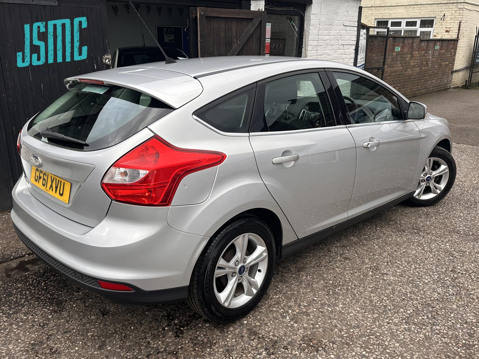 Ford Focus 1.6 Zetec Hatchback 5dr Petrol Manual Euro 5 (105 ps)