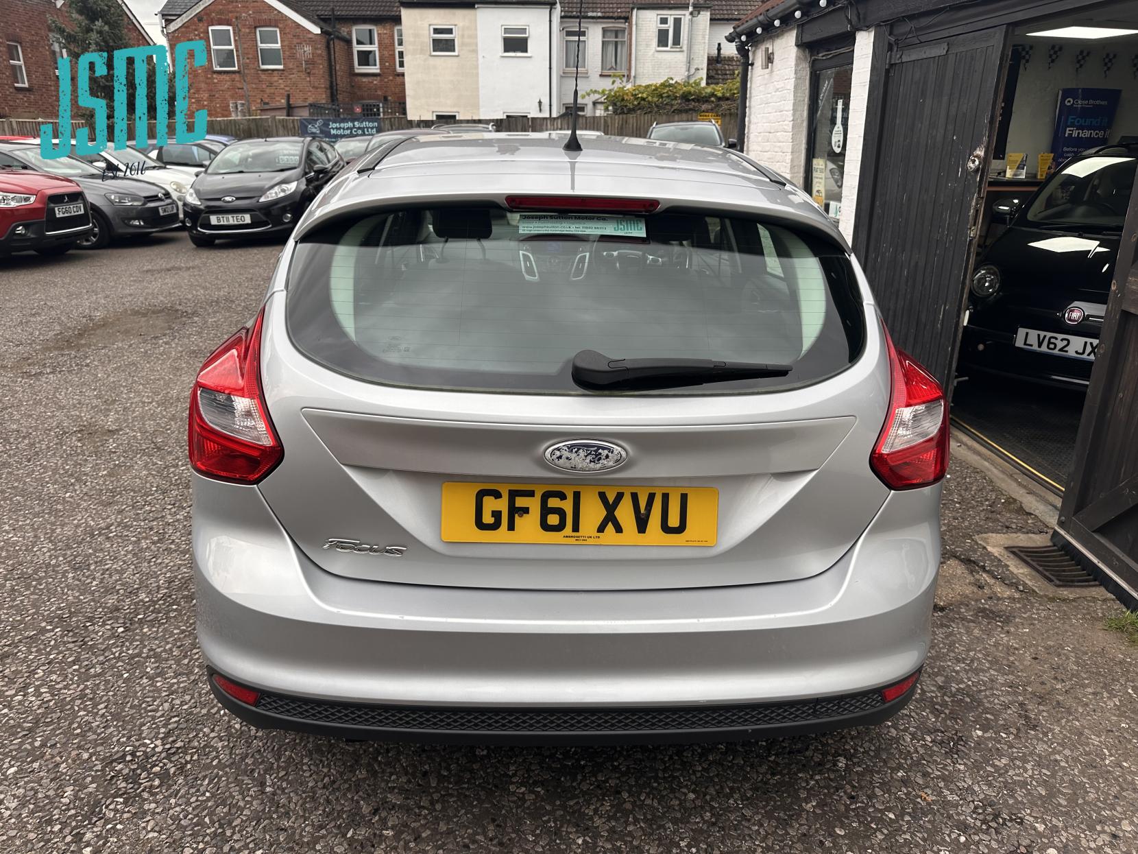 Ford Focus 1.6 Zetec Hatchback 5dr Petrol Manual Euro 5 (105 ps)