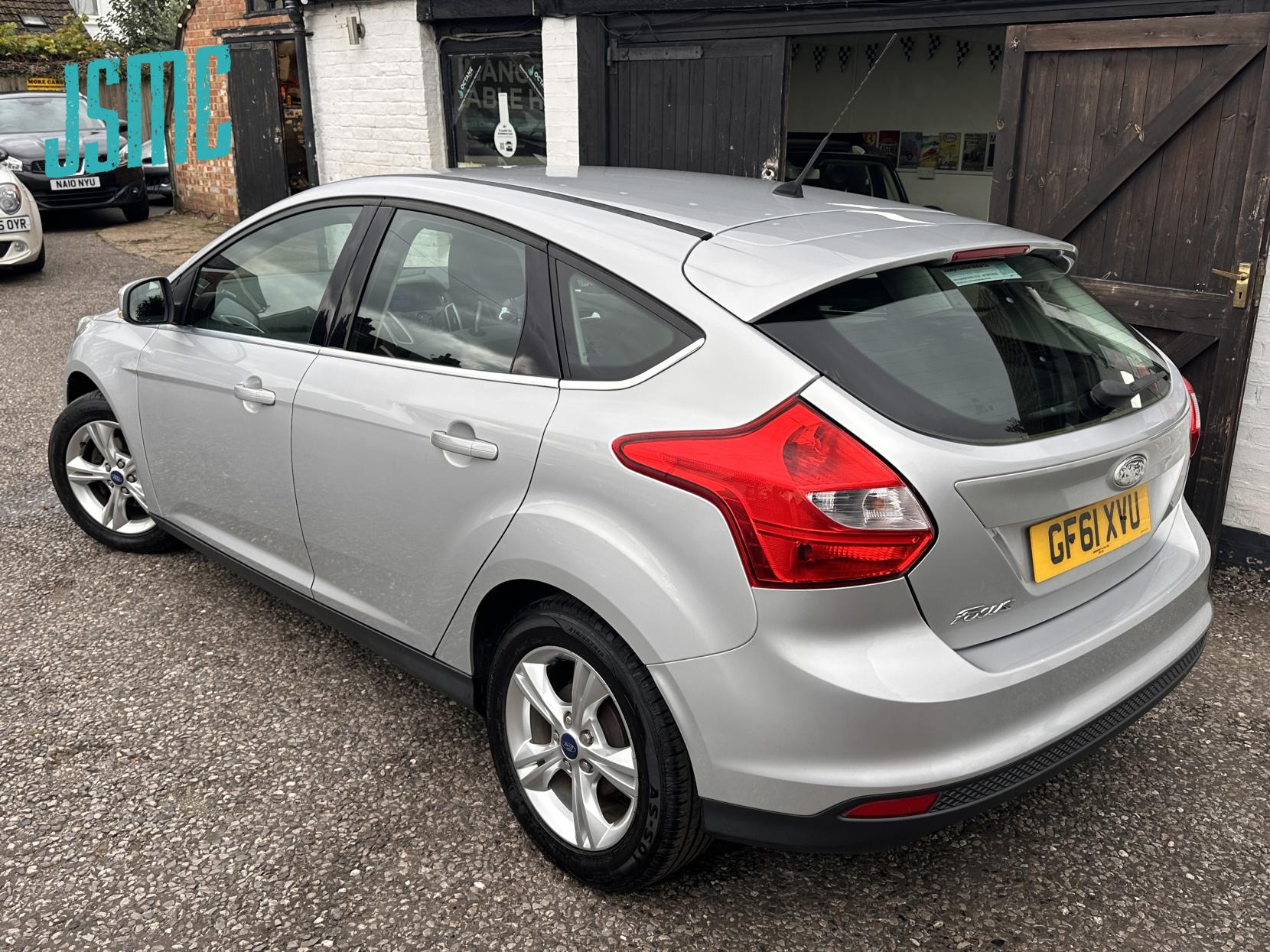 Ford Focus 1.6 Zetec Hatchback 5dr Petrol Manual Euro 5 (105 ps)