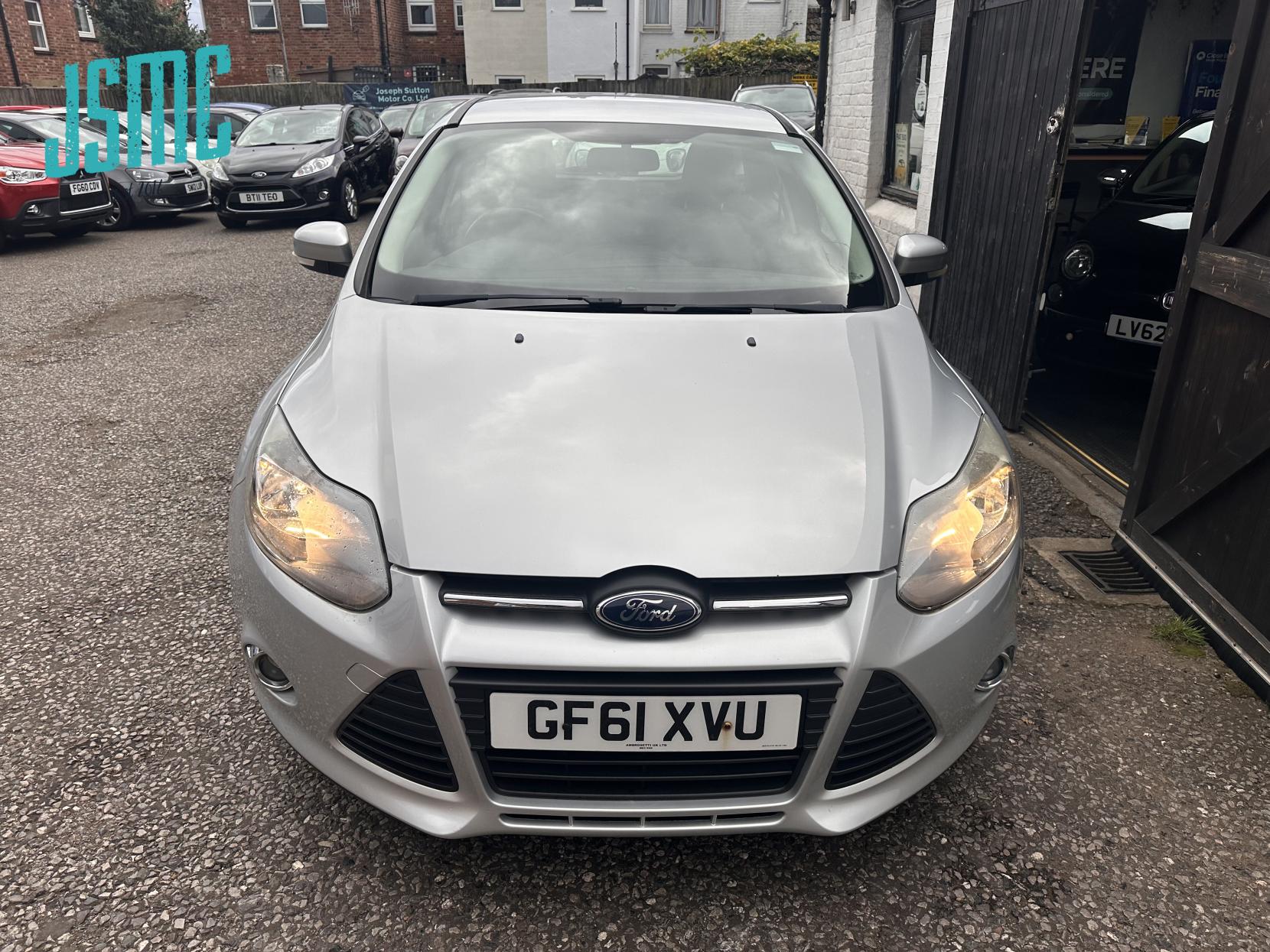 Ford Focus 1.6 Zetec Hatchback 5dr Petrol Manual Euro 5 (105 ps)