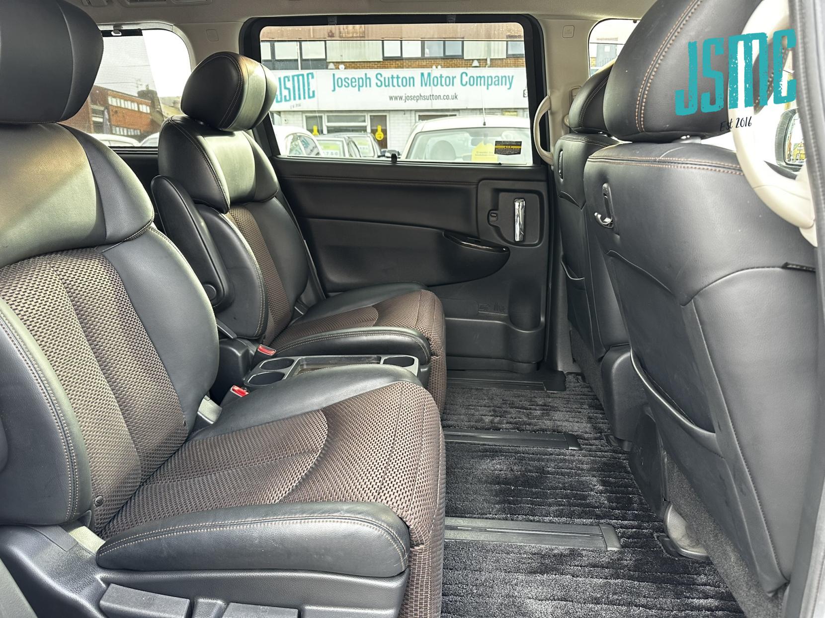 Nissan Elgrand 2.5 HIGHWAY STAR