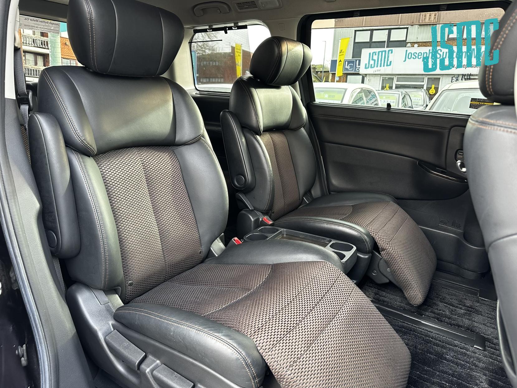 Nissan Elgrand 2.5 HIGHWAY STAR