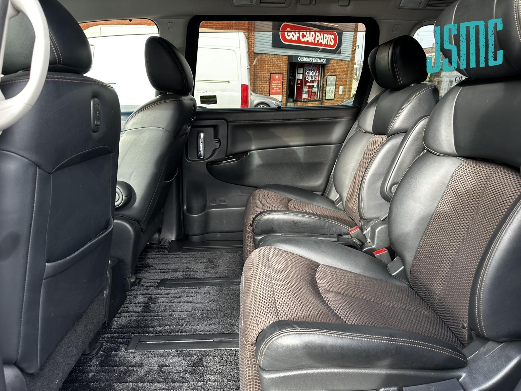 Nissan Elgrand 2.5 HIGHWAY STAR