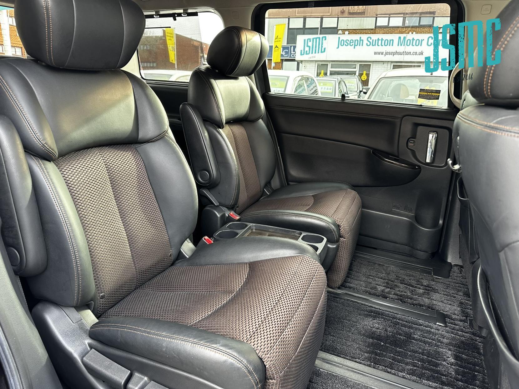 Nissan Elgrand 2.5 HIGHWAY STAR