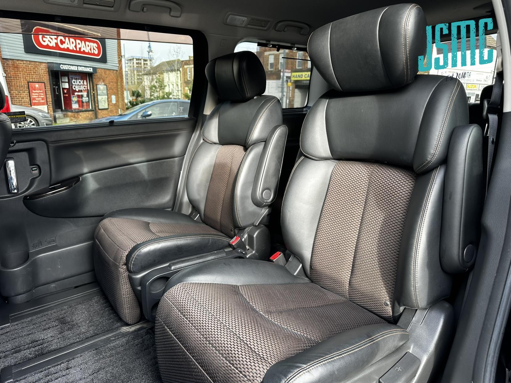 Nissan Elgrand 2.5 HIGHWAY STAR