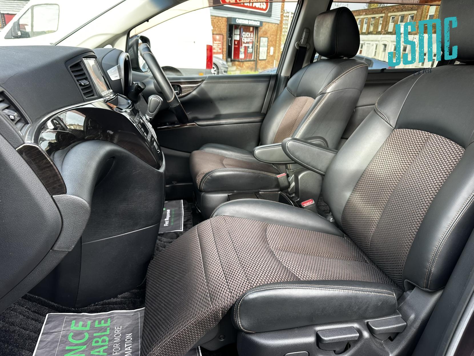 Nissan Elgrand 2.5 HIGHWAY STAR