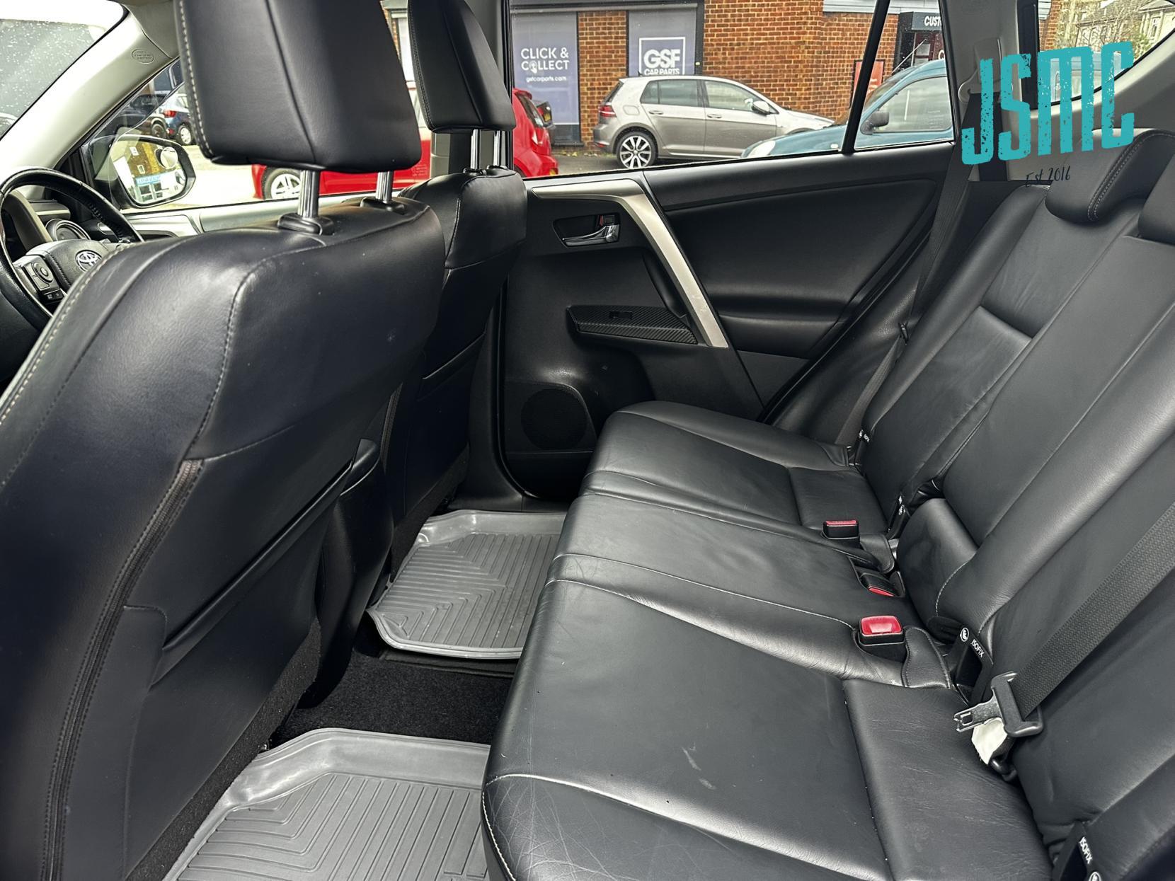 Toyota RAV4 2.2 D-4D Invincible SUV 5dr Diesel Manual 4WD Euro 5 (150 ps)