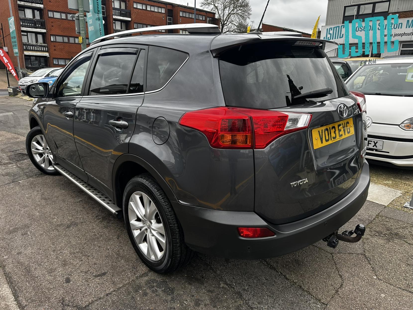 Toyota RAV4 2.2 D-4D Invincible SUV 5dr Diesel Manual 4WD Euro 5 (150 ps)