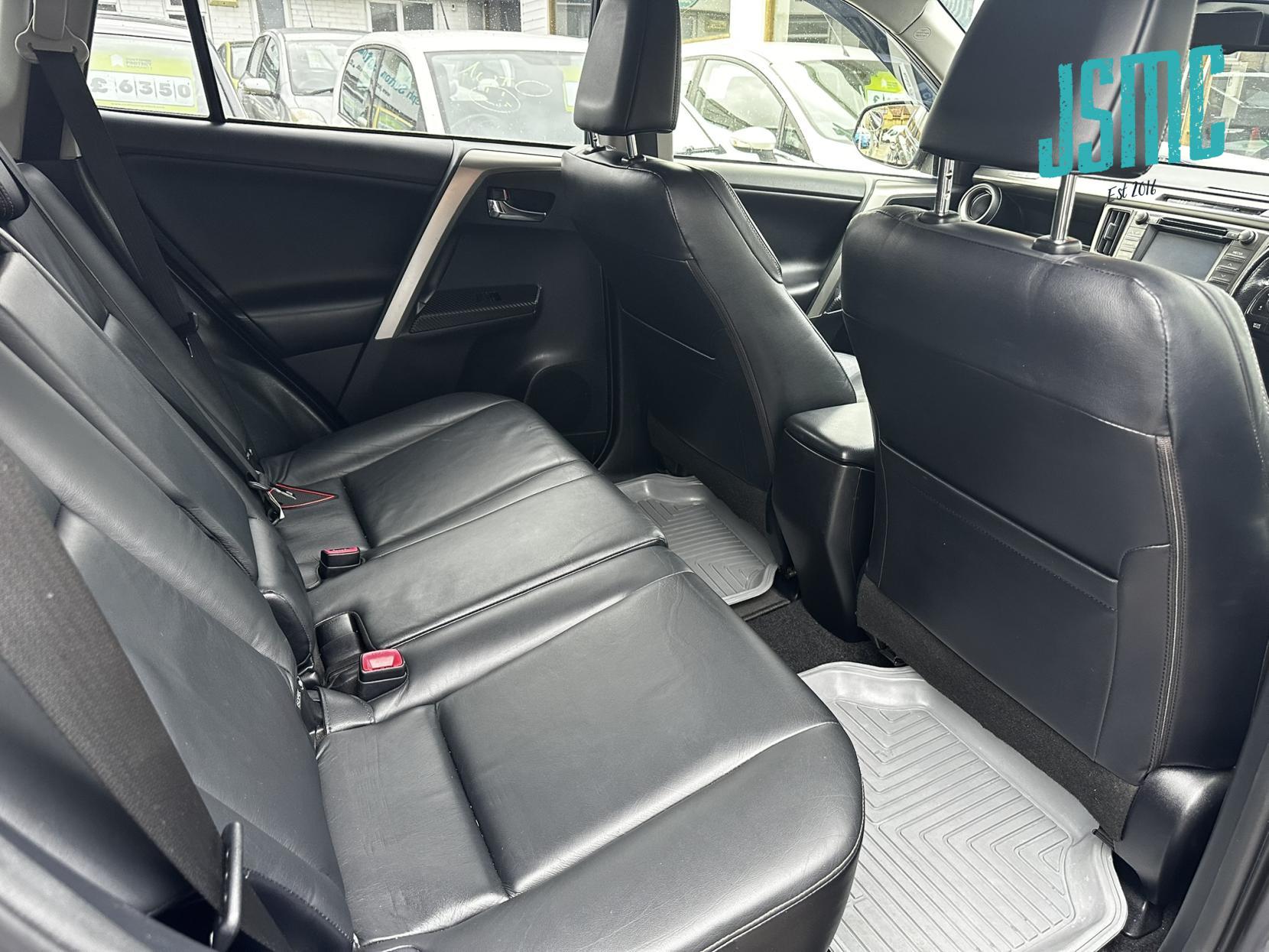 Toyota RAV4 2.2 D-4D Invincible SUV 5dr Diesel Manual 4WD Euro 5 (150 ps)