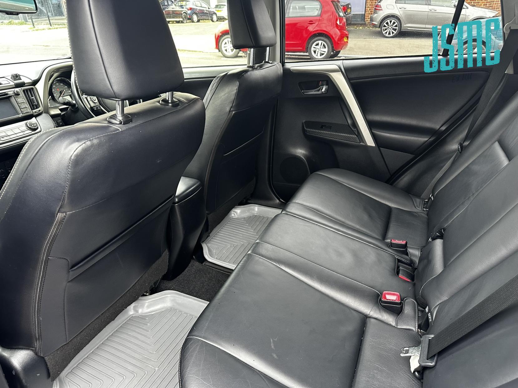 Toyota RAV4 2.2 D-4D Invincible SUV 5dr Diesel Manual 4WD Euro 5 (150 ps)