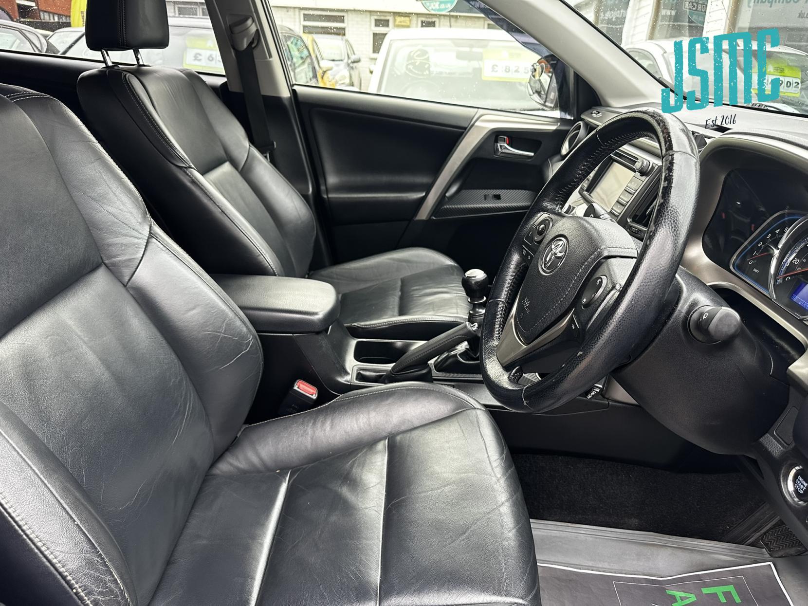 Toyota RAV4 2.2 D-4D Invincible SUV 5dr Diesel Manual 4WD Euro 5 (150 ps)