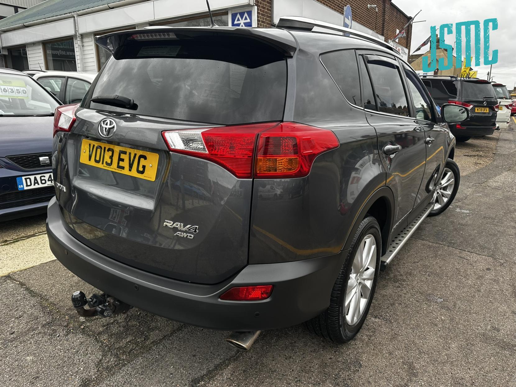 Toyota RAV4 2.2 D-4D Invincible SUV 5dr Diesel Manual 4WD Euro 5 (150 ps)