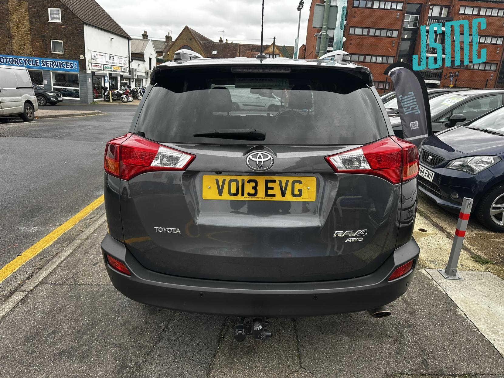 Toyota RAV4 2.2 D-4D Invincible SUV 5dr Diesel Manual 4WD Euro 5 (150 ps)