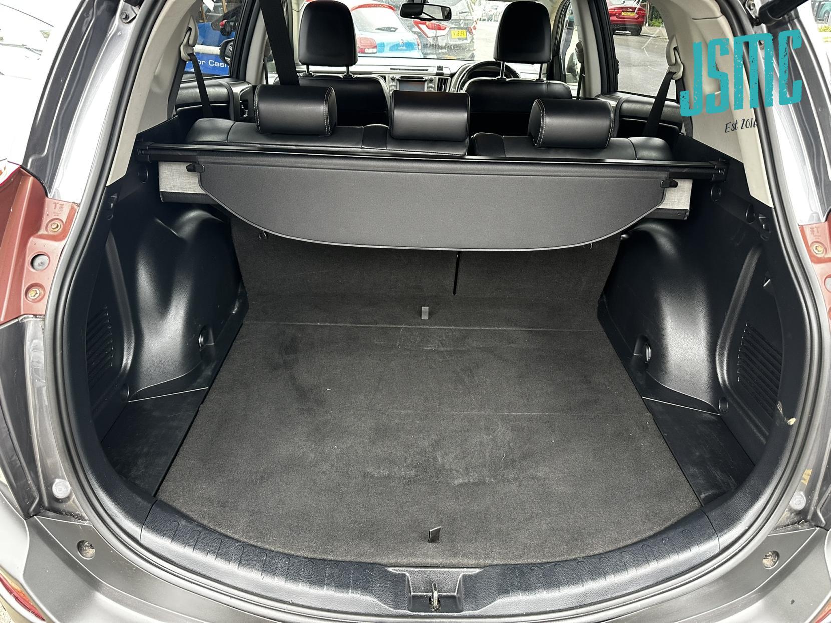 Toyota RAV4 2.2 D-4D Invincible SUV 5dr Diesel Manual 4WD Euro 5 (150 ps)