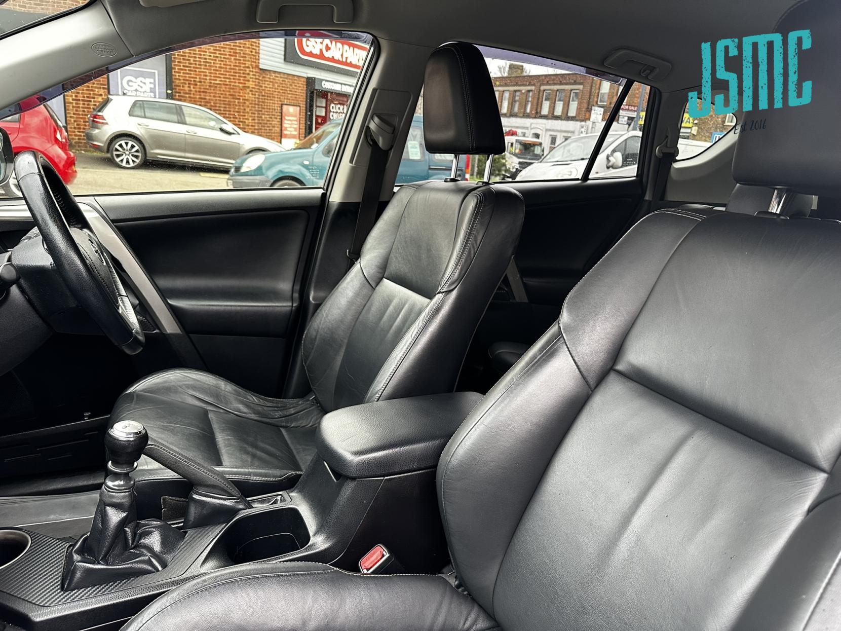 Toyota RAV4 2.2 D-4D Invincible SUV 5dr Diesel Manual 4WD Euro 5 (150 ps)