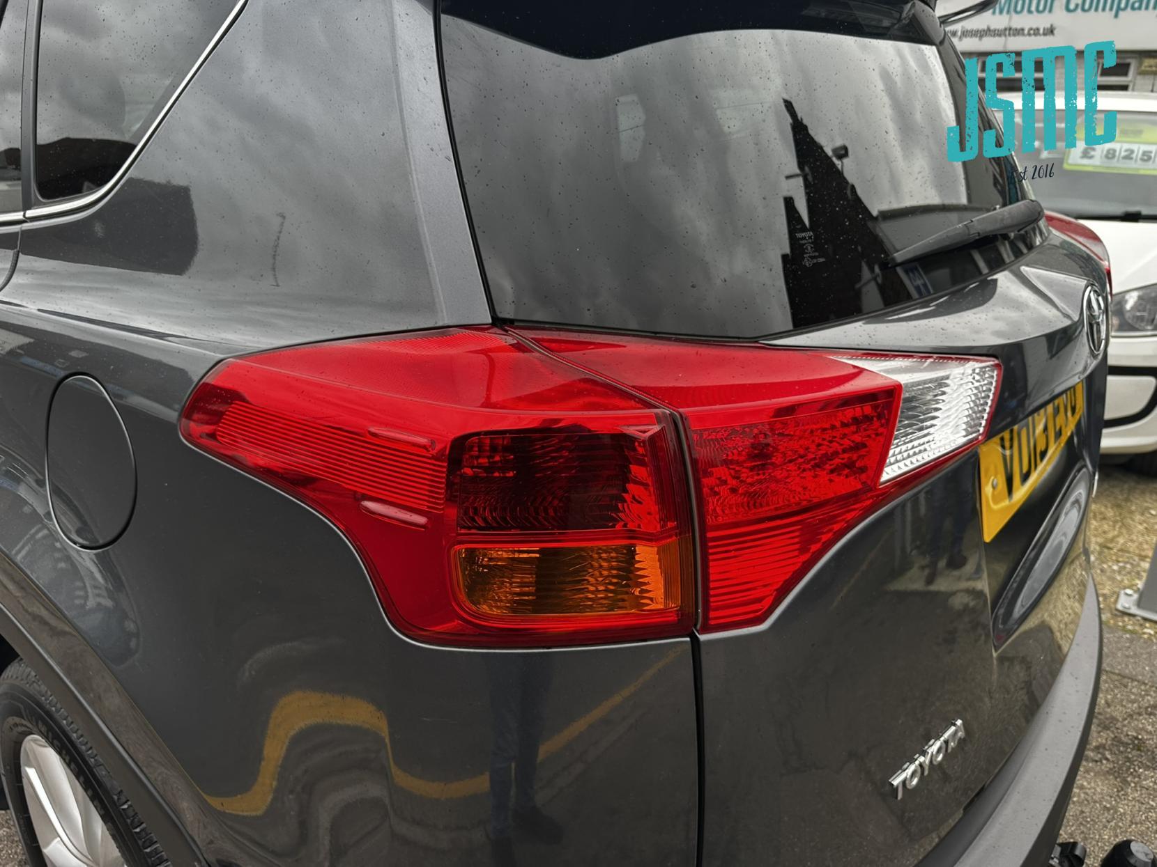 Toyota RAV4 2.2 D-4D Invincible SUV 5dr Diesel Manual 4WD Euro 5 (150 ps)