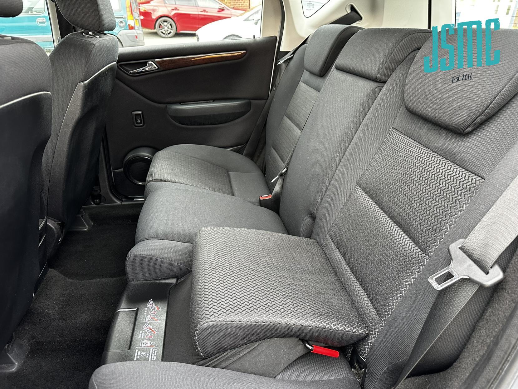 Mercedes-Benz A Class 1.7 A170 Elegance SE Hatchback 5dr Petrol CVT (157 g/km, 116 bhp)