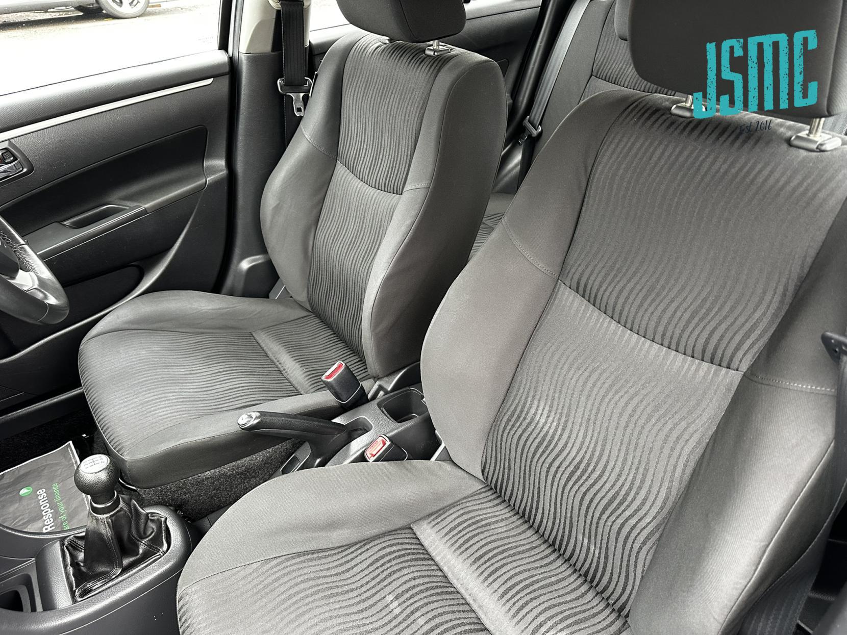 Suzuki Swift 1.2 SZ3 Hatchback 5dr Petrol Manual Euro 5 (94 ps)