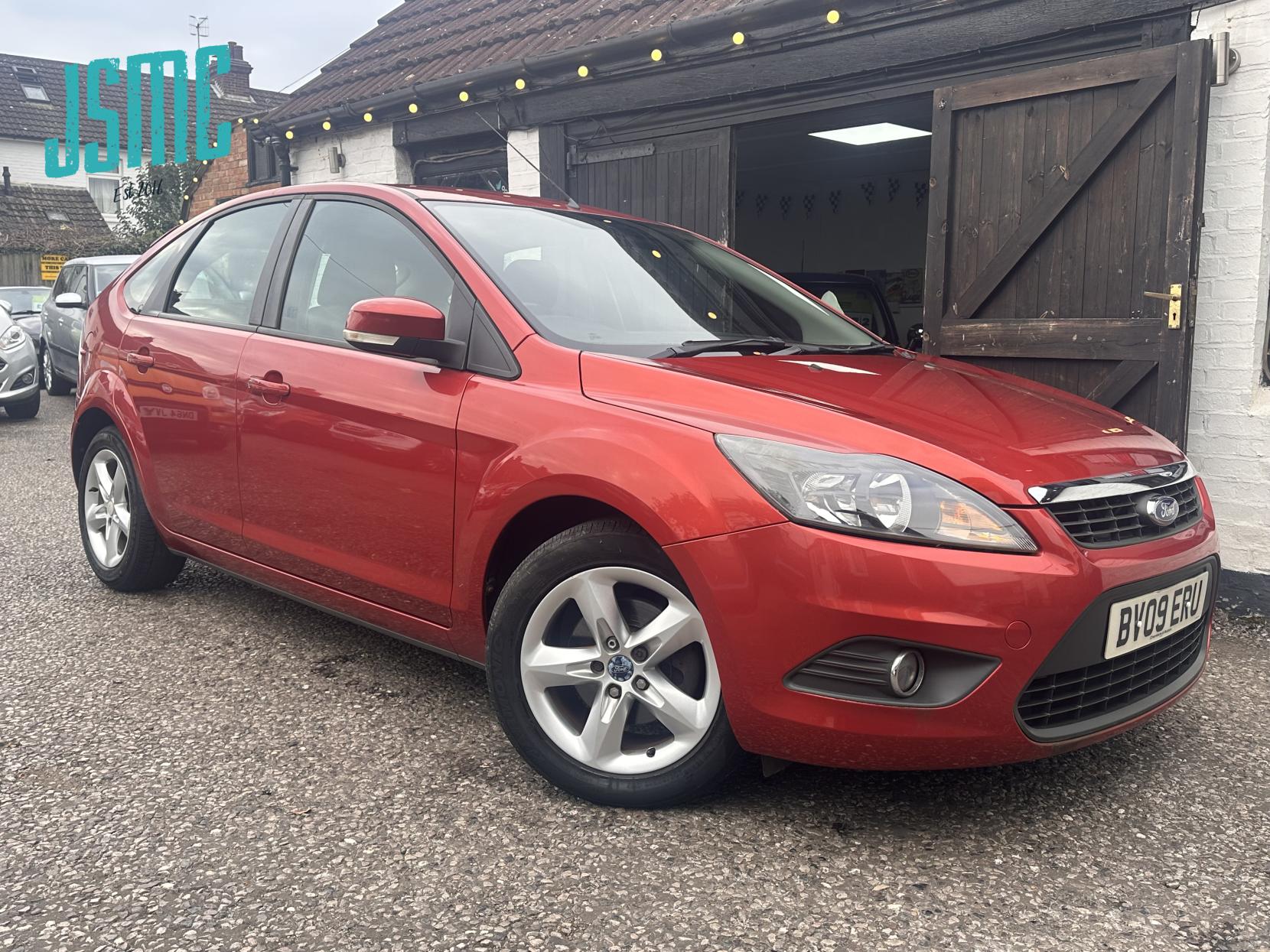 Ford Focus 1.6 Zetec Hatchback 5dr Petrol Manual (161 g/km, 99 bhp)