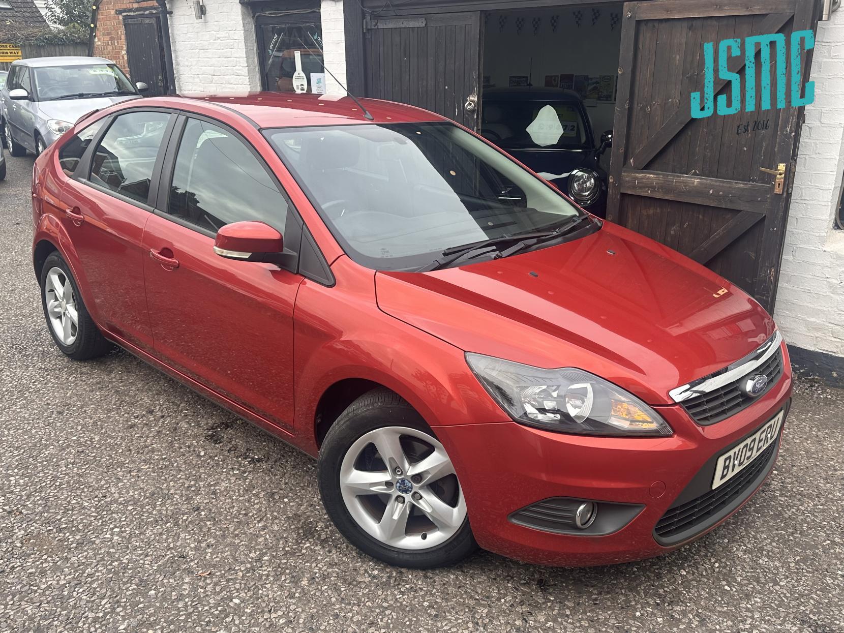 Ford Focus 1.6 Zetec Hatchback 5dr Petrol Manual (161 g/km, 99 bhp)