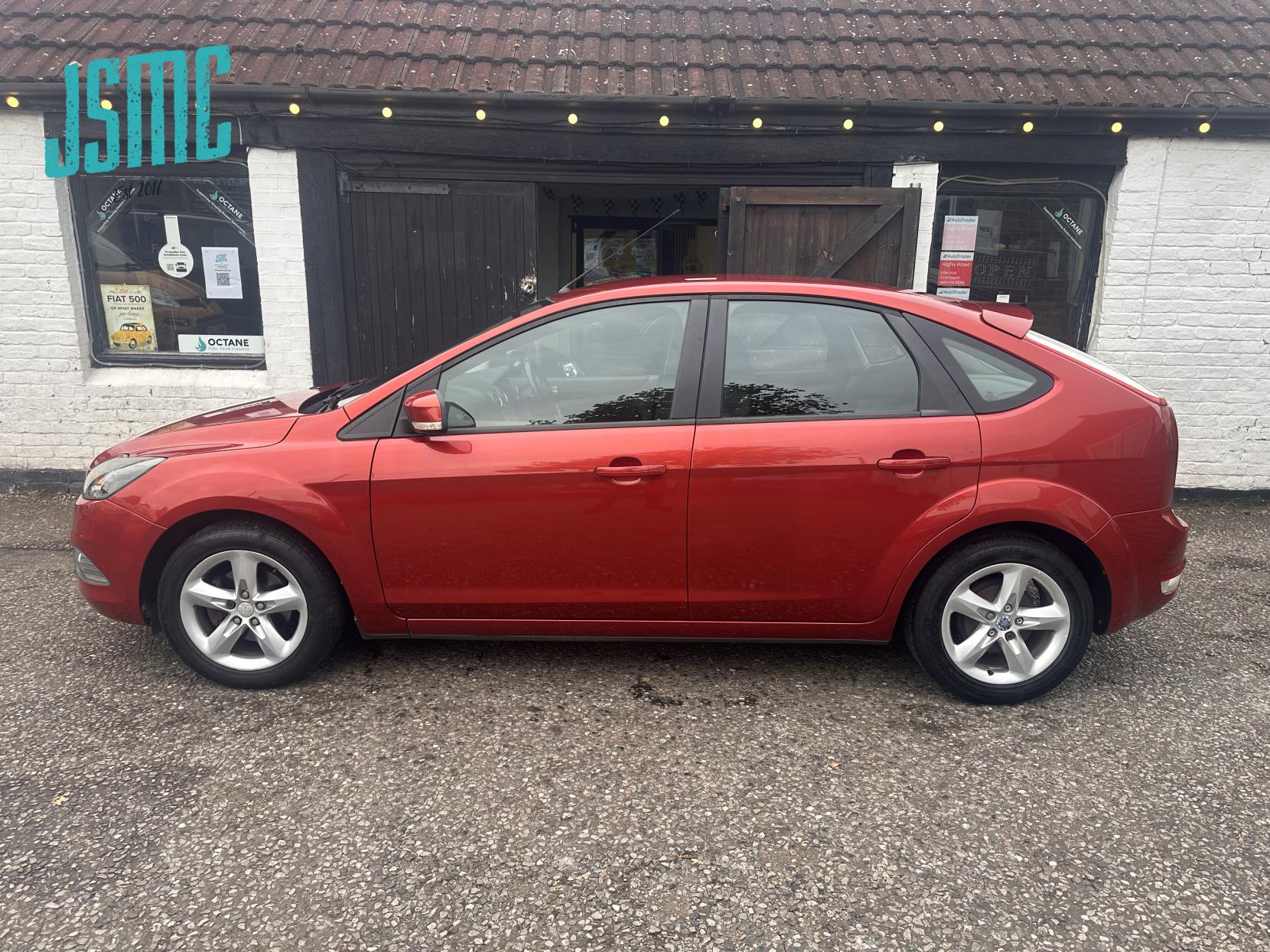 Ford Focus 1.6 Zetec Hatchback 5dr Petrol Manual (161 g/km, 99 bhp)