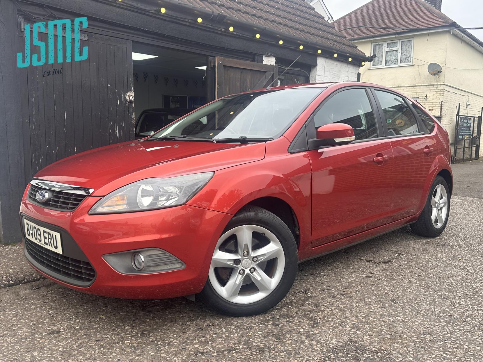 Ford Focus 1.6 Zetec Hatchback 5dr Petrol Manual (161 g/km, 99 bhp)