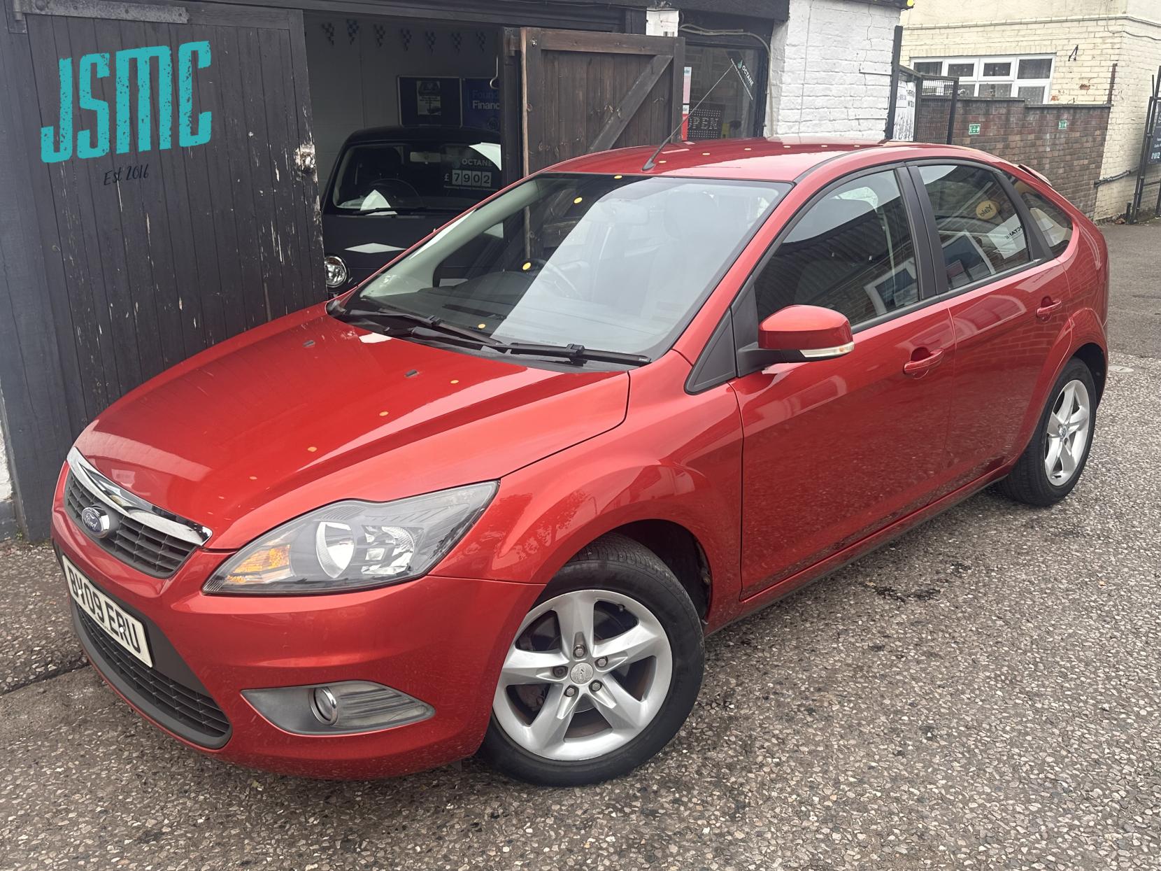 Ford Focus 1.6 Zetec Hatchback 5dr Petrol Manual (161 g/km, 99 bhp)