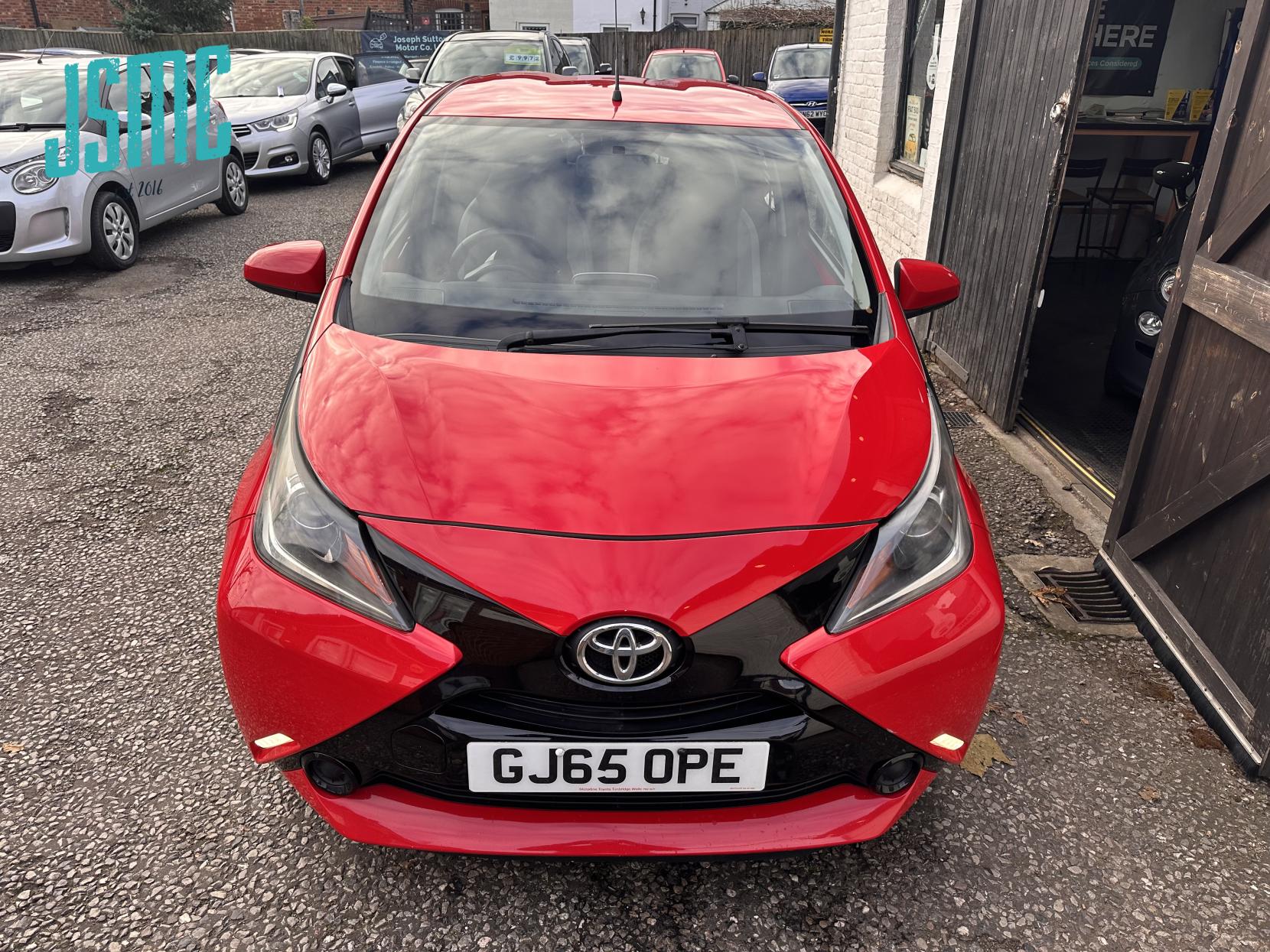 Toyota AYGO 1.0 VVT-i x-play Hatchback 5dr Petrol Manual Euro 5 Euro 5 (68 ps)