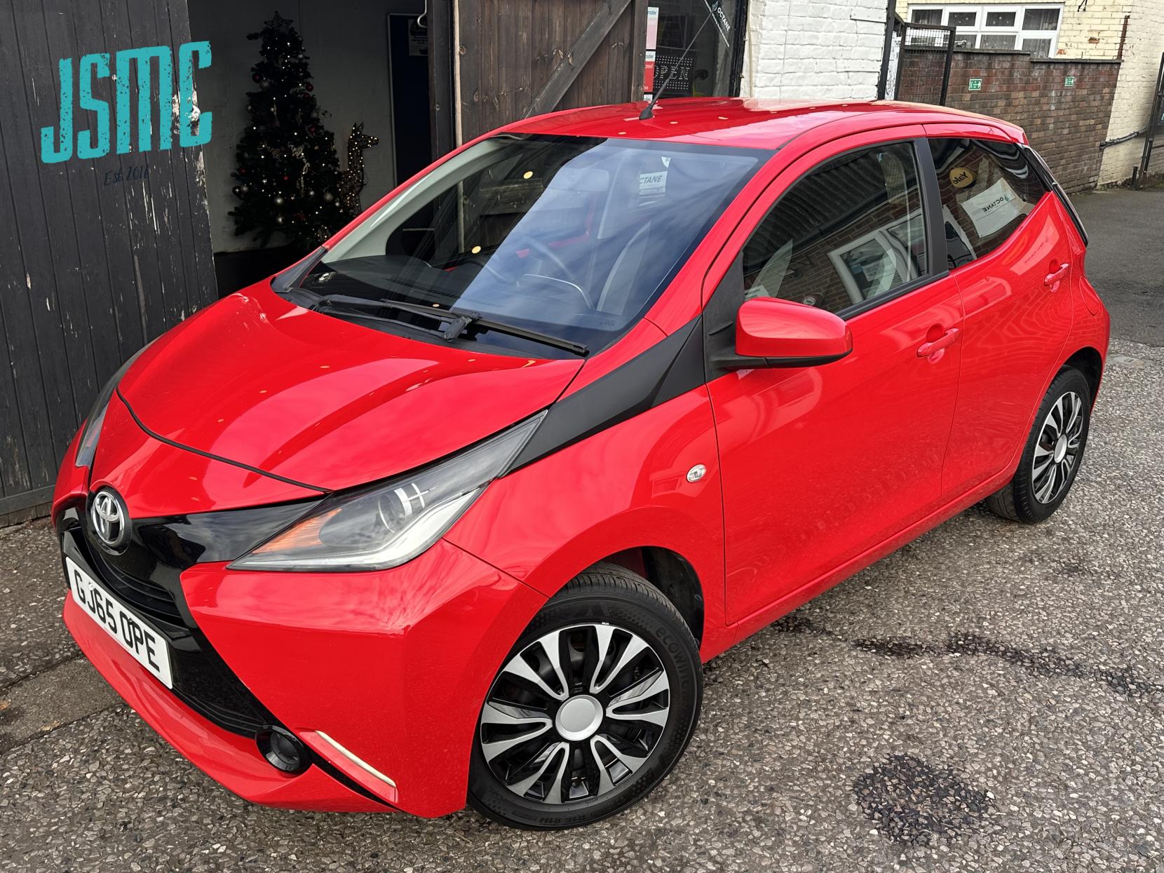 Toyota AYGO 1.0 VVT-i x-play Hatchback 5dr Petrol Manual Euro 5 Euro 5 (68 ps)