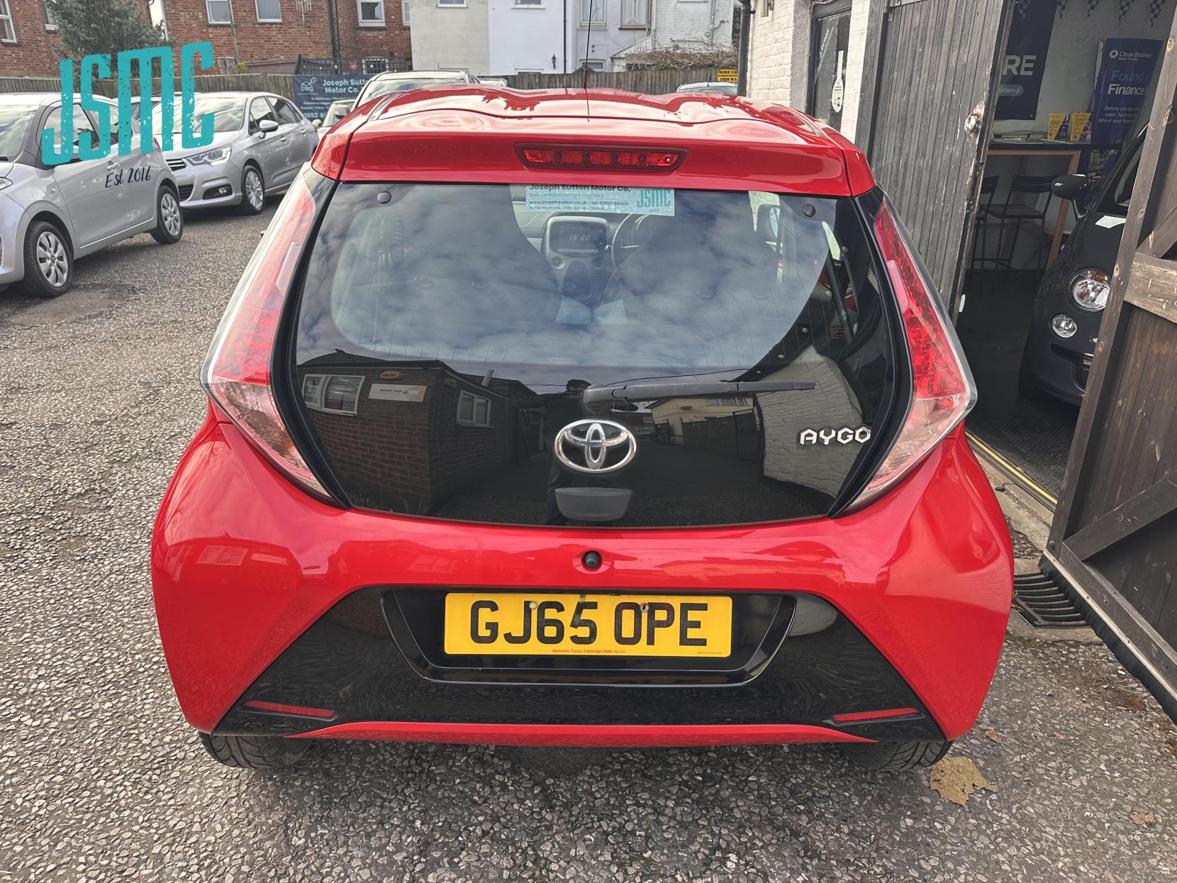 Toyota AYGO 1.0 VVT-i x-play Hatchback 5dr Petrol Manual Euro 5 Euro 5 (68 ps)