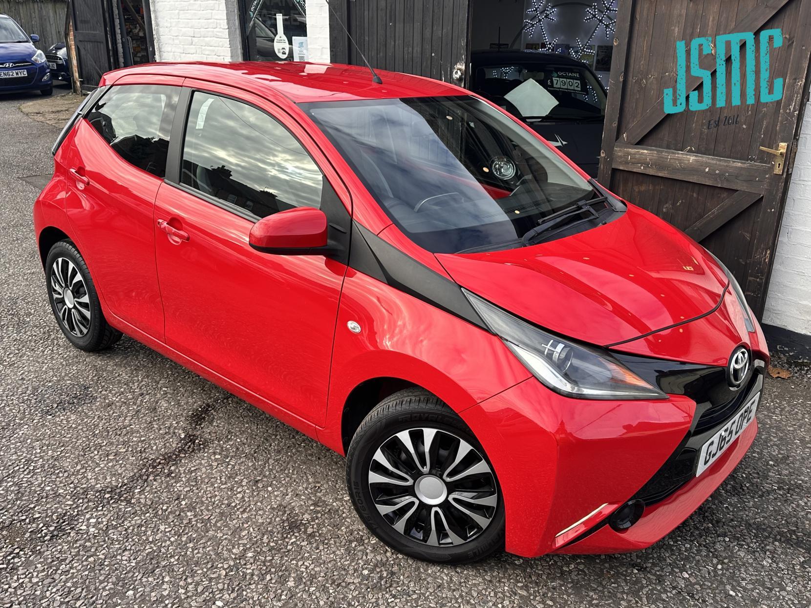 Toyota AYGO 1.0 VVT-i x-play Hatchback 5dr Petrol Manual Euro 5 Euro 5 (68 ps)