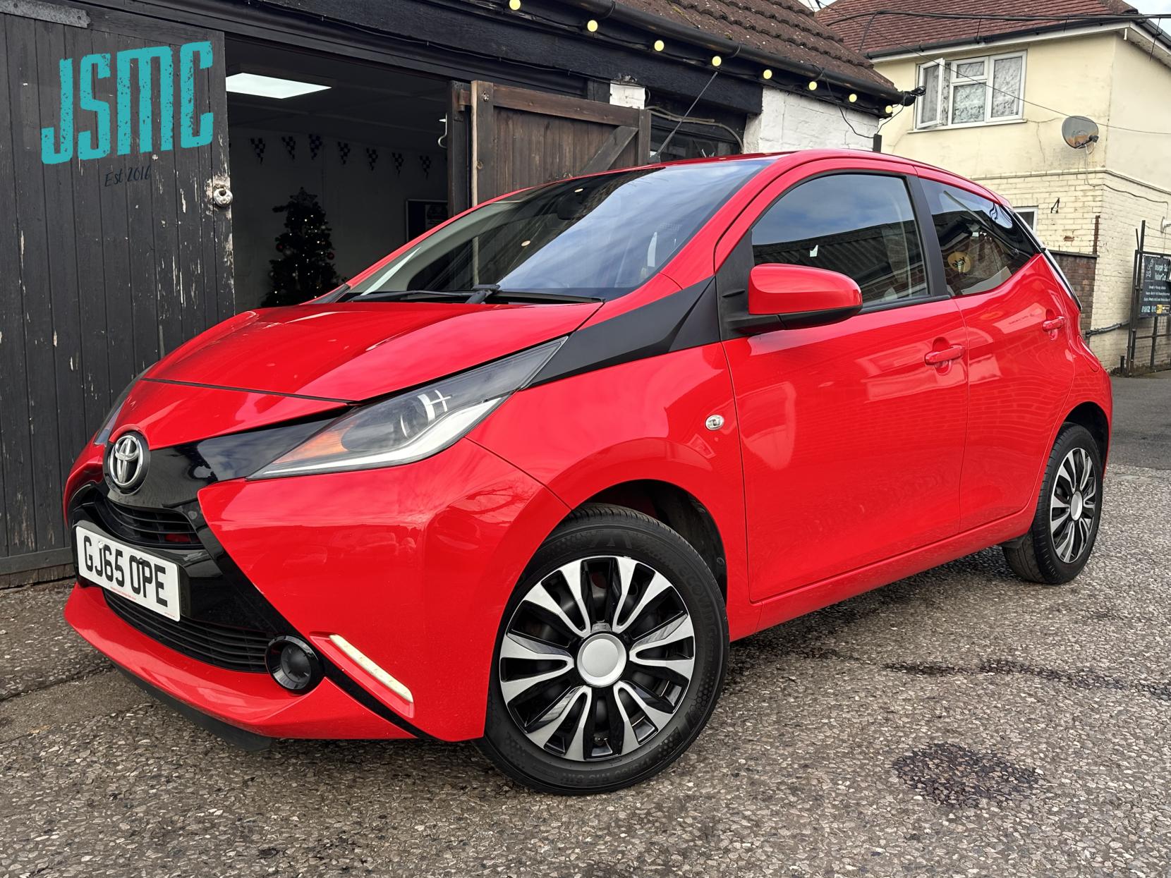 Toyota AYGO 1.0 VVT-i x-play Hatchback 5dr Petrol Manual Euro 5 Euro 5 (68 ps)