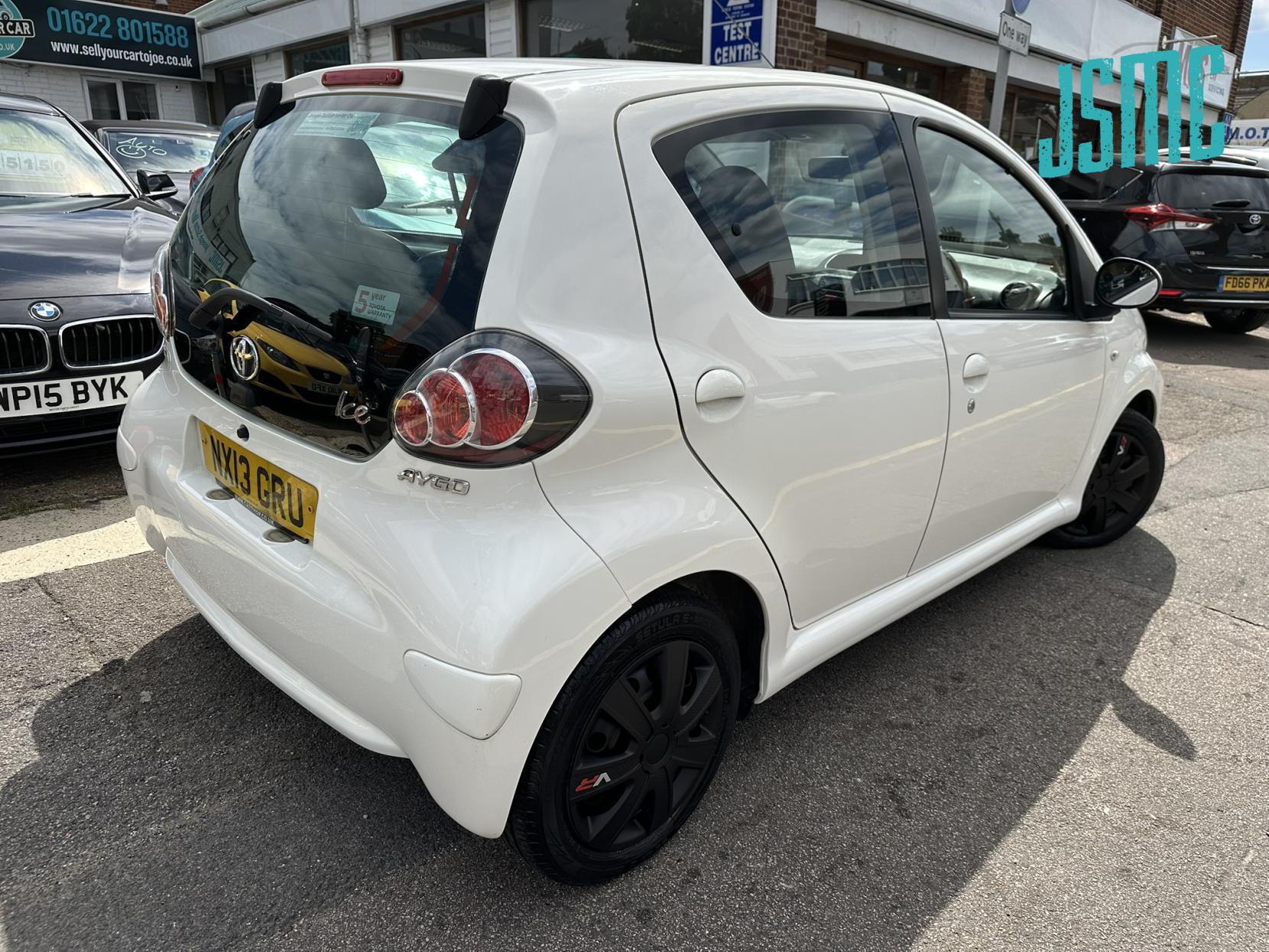 Toyota AYGO 1.0 VVT-i Ice Hatchback 5dr Petrol MultiMode Euro 5 (67 ps)