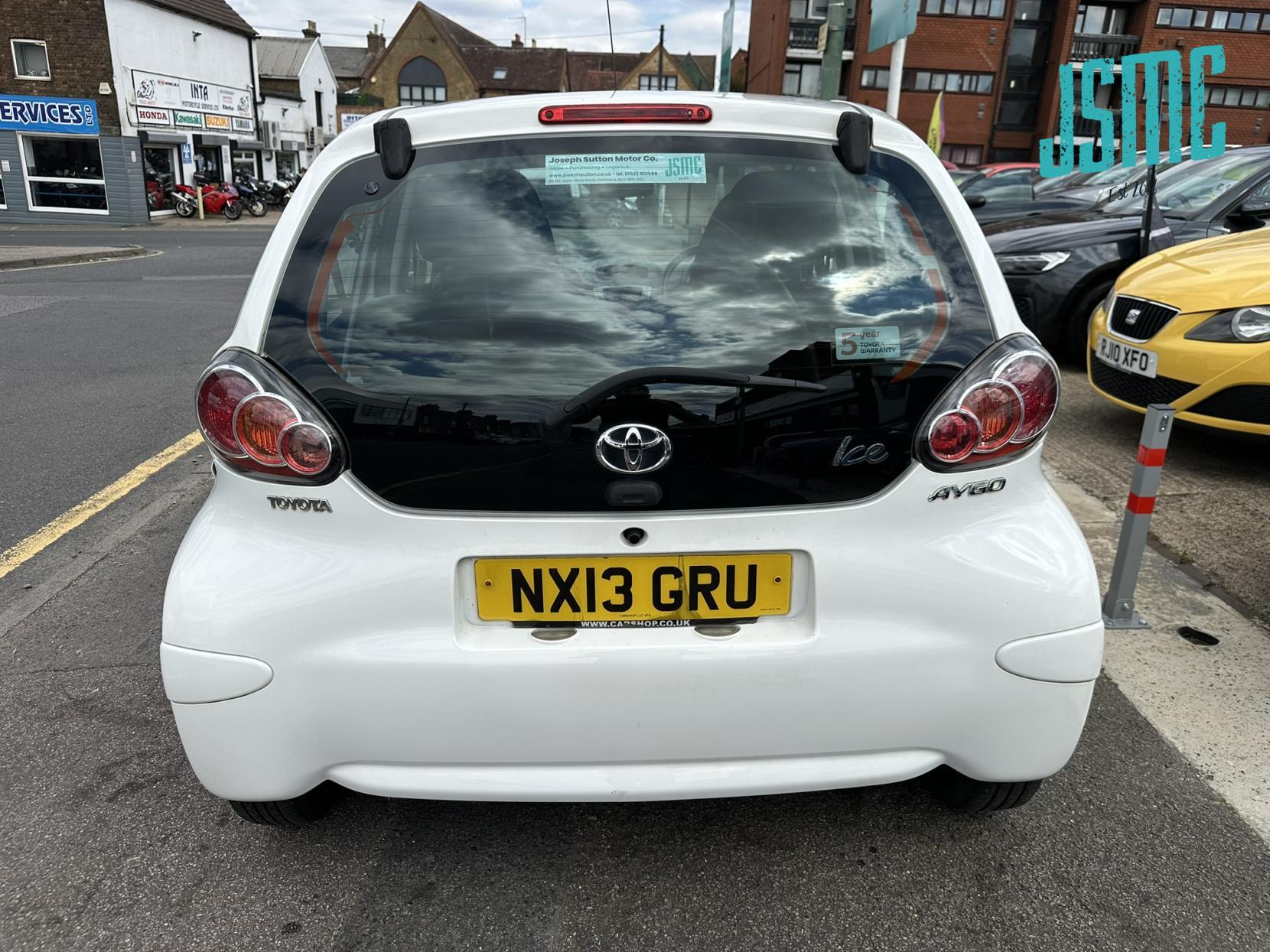 Toyota AYGO 1.0 VVT-i Ice Hatchback 5dr Petrol MultiMode Euro 5 (67 ps)