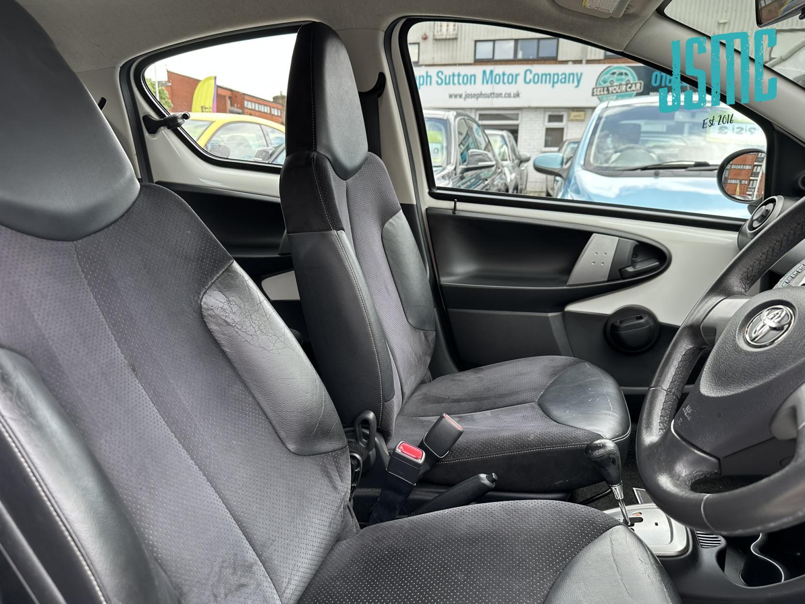 Toyota AYGO 1.0 VVT-i Ice Hatchback 5dr Petrol MultiMode Euro 5 (67 ps)