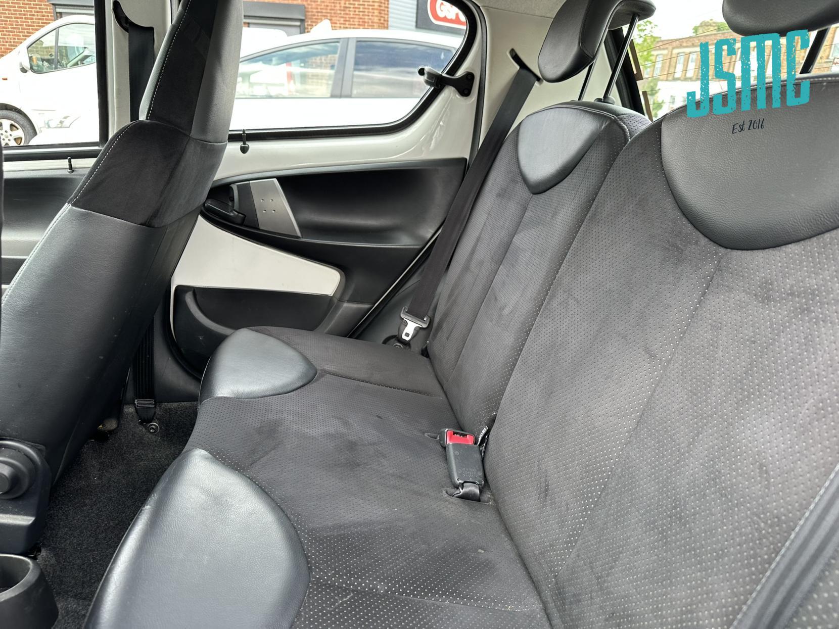 Toyota AYGO 1.0 VVT-i Ice Hatchback 5dr Petrol MultiMode Euro 5 (67 ps)