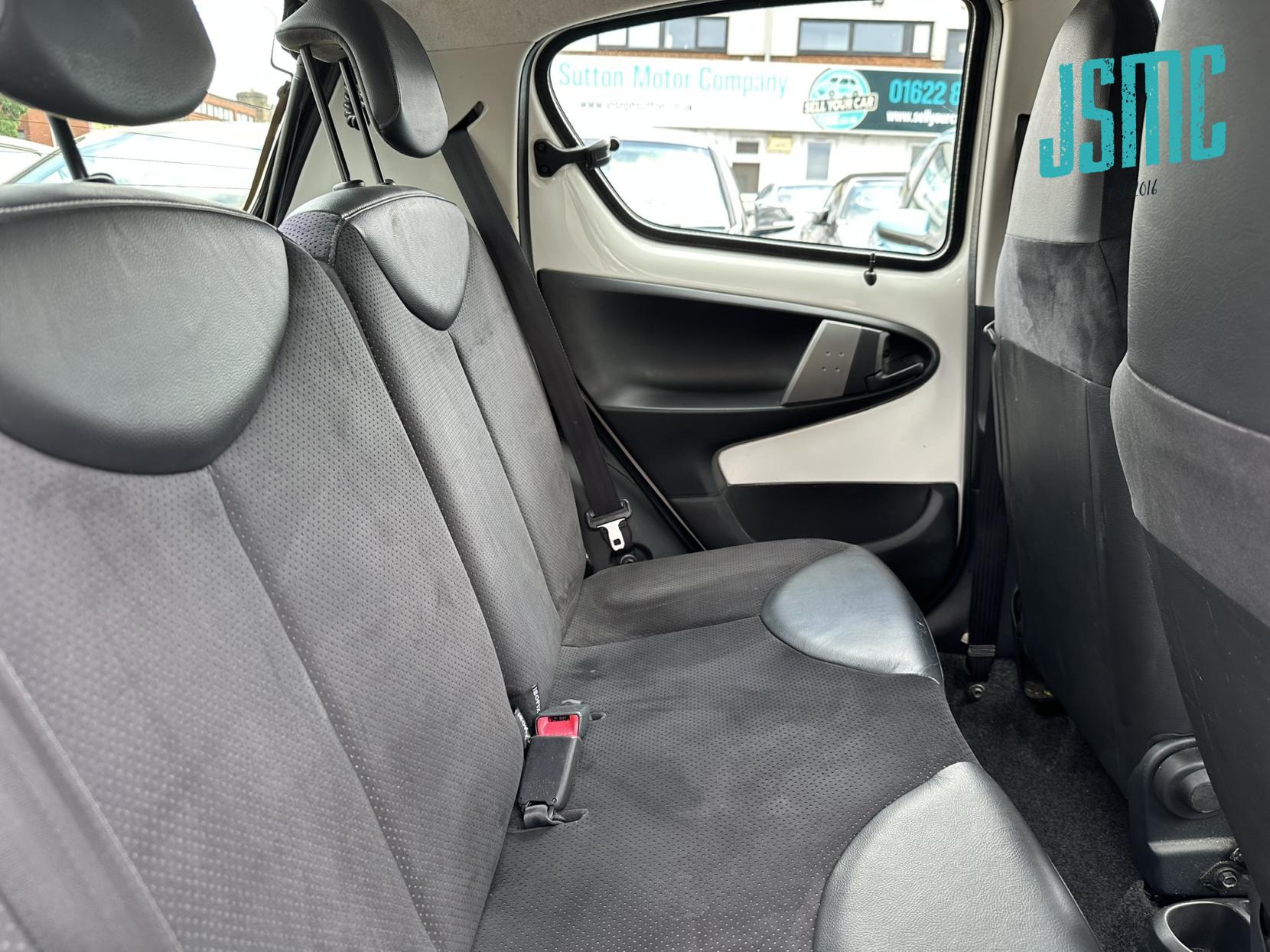 Toyota AYGO 1.0 VVT-i Ice Hatchback 5dr Petrol MultiMode Euro 5 (67 ps)