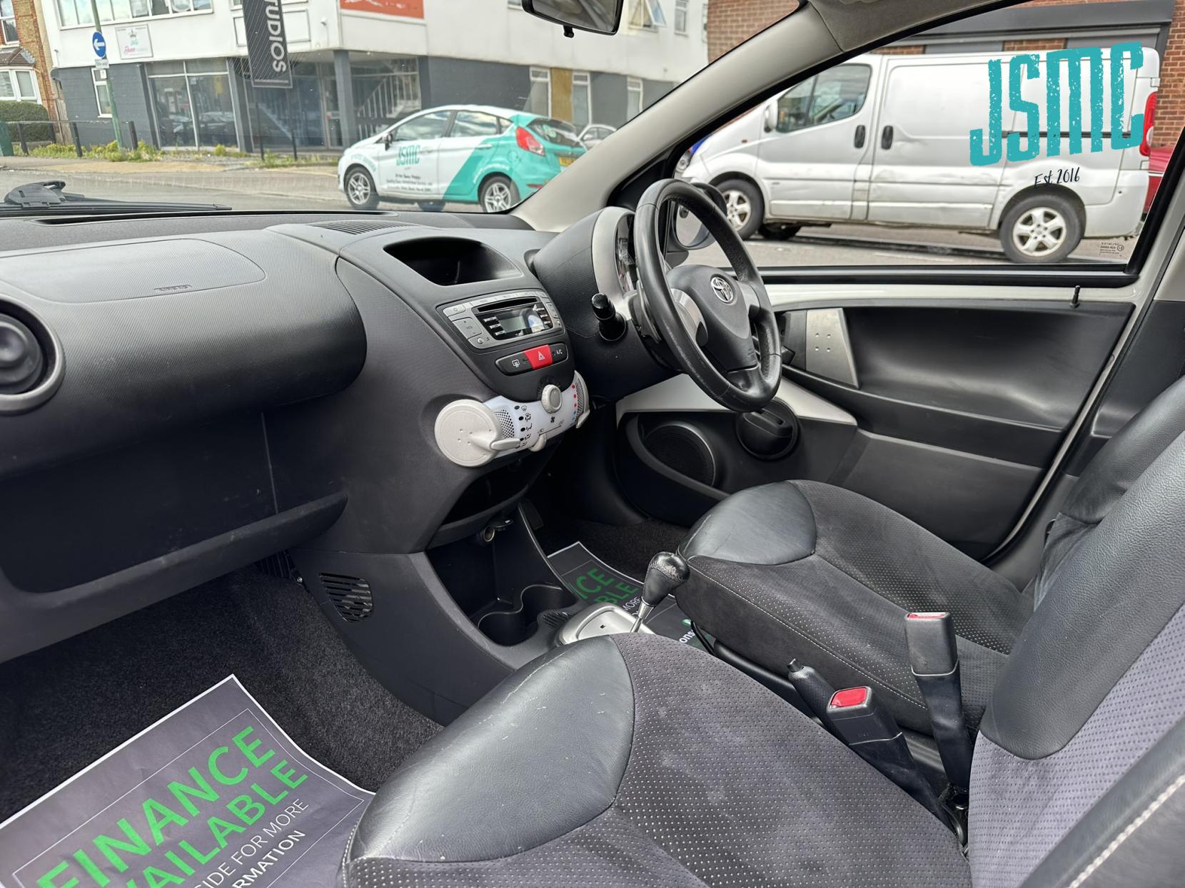 Toyota AYGO 1.0 VVT-i Ice Hatchback 5dr Petrol MultiMode Euro 5 (67 ps)