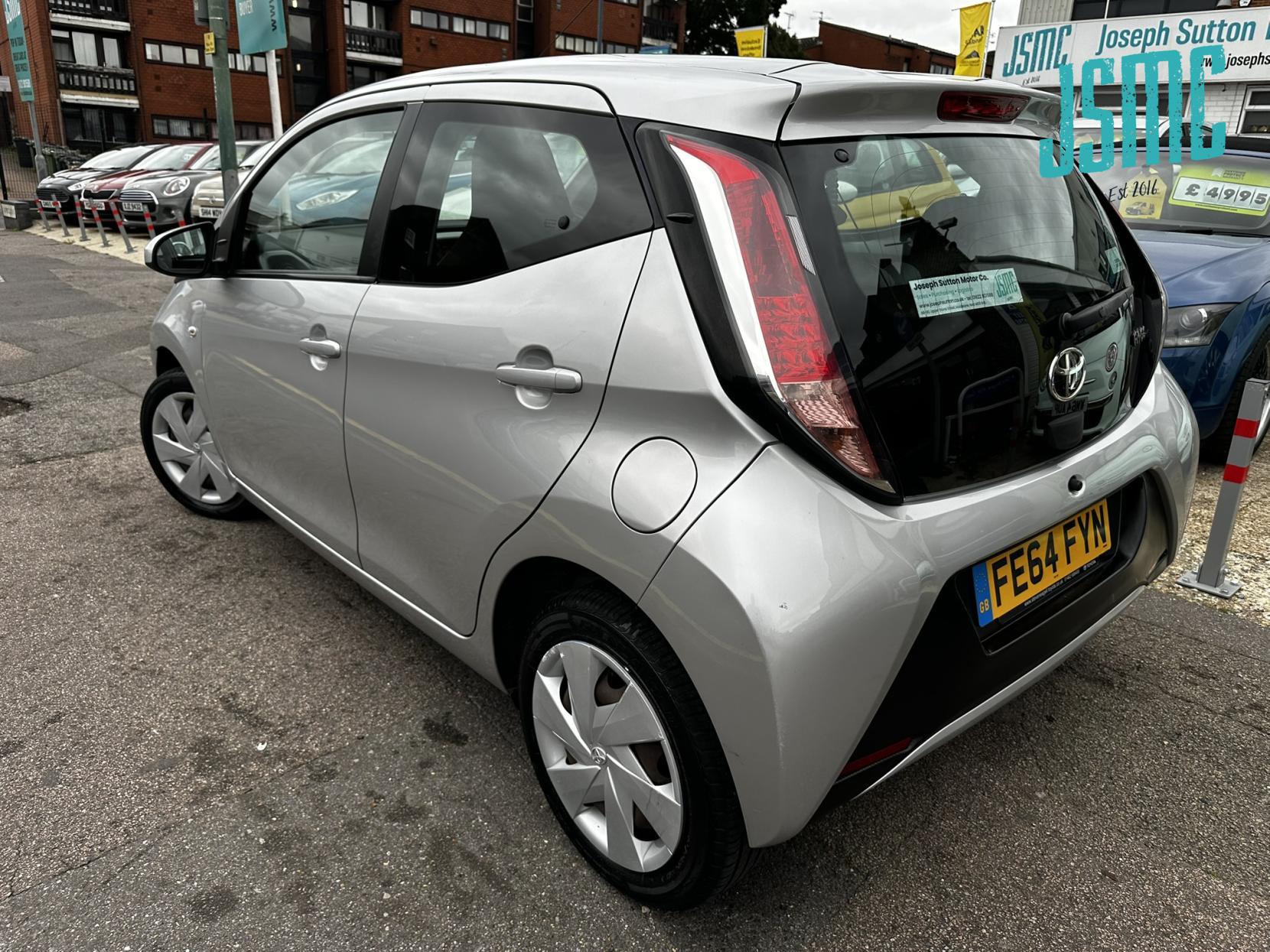 Toyota AYGO 1.0 VVT-i x-play Hatchback 5dr Petrol Manual Euro 5 Euro 5 (68 ps)