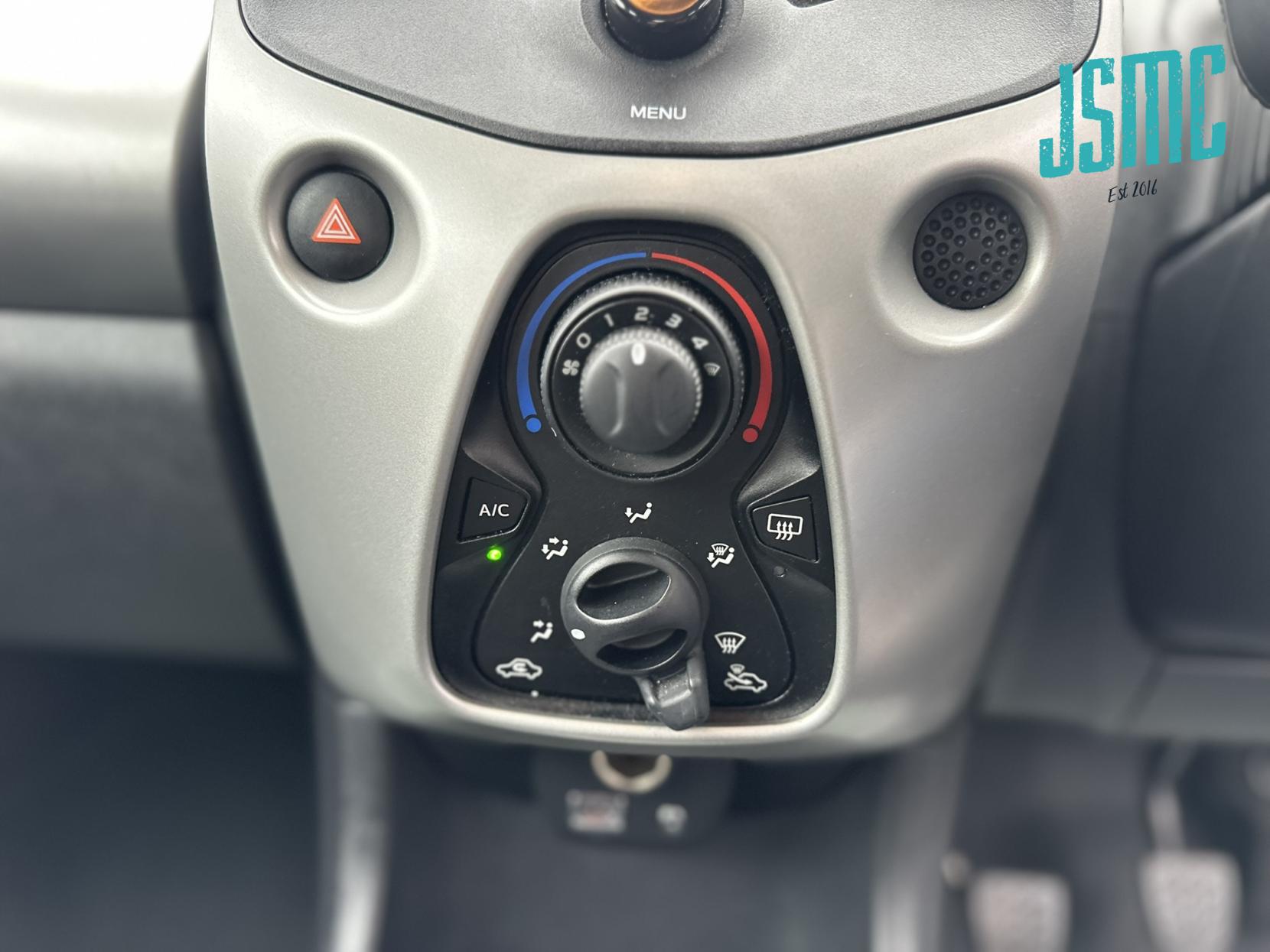 Toyota AYGO 1.0 VVT-i x-play Hatchback 5dr Petrol Manual Euro 5 Euro 5 (68 ps)