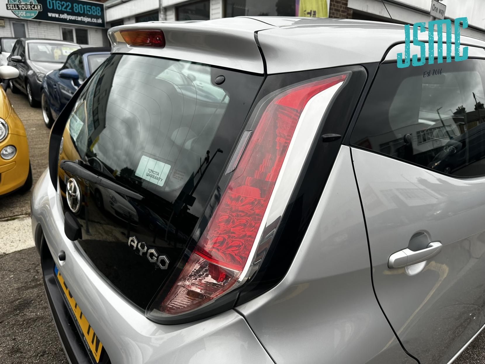 Toyota AYGO 1.0 VVT-i x-play Hatchback 5dr Petrol Manual Euro 5 Euro 5 (68 ps)